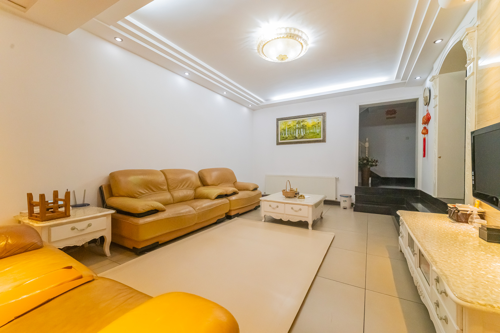 幸福里（幸福里一期）  6室2厅2卫    199.0万客厅