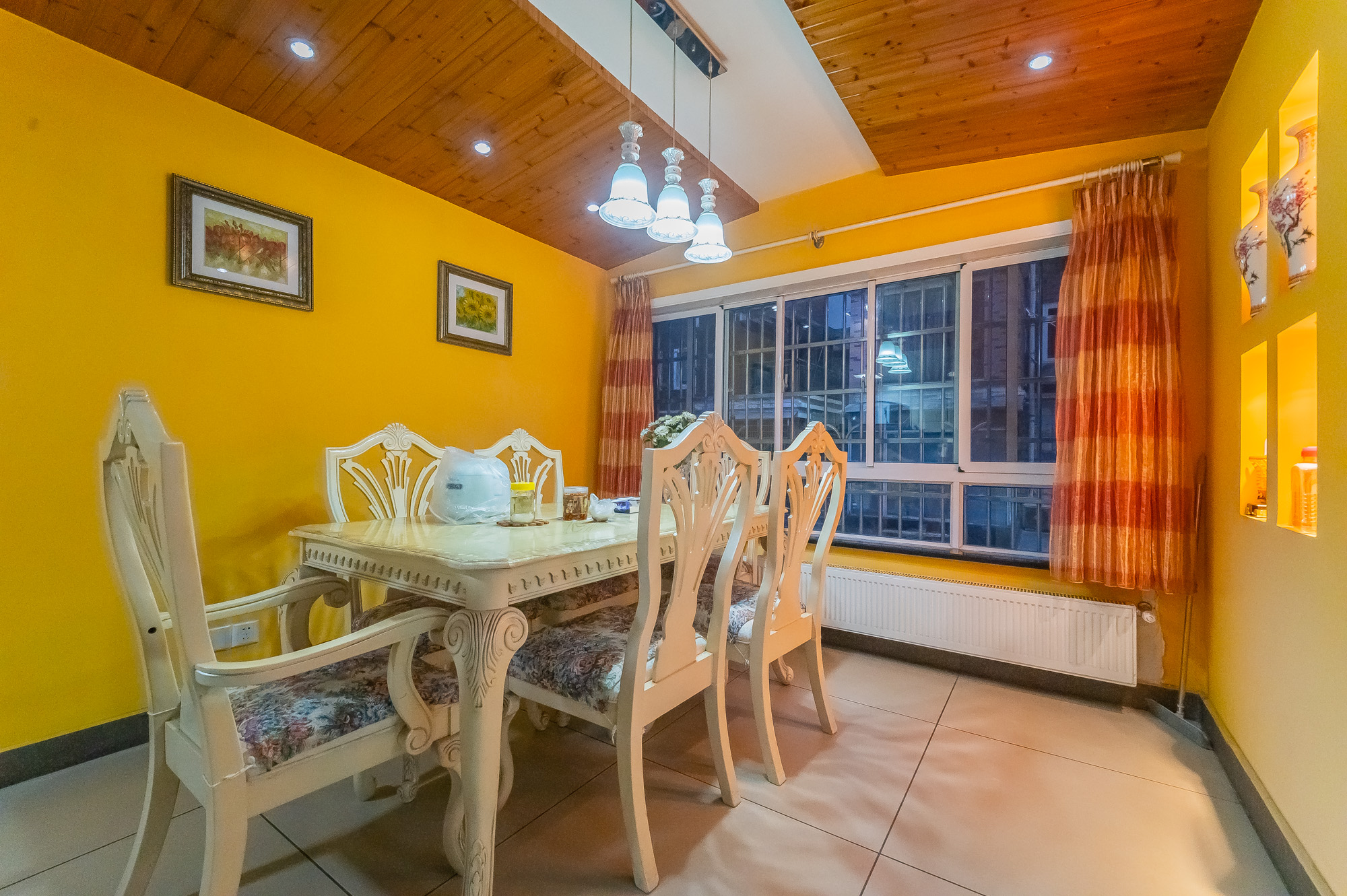 幸福里(幸福里一期) 6室2厅2卫 199.0万 幸福里(幸福里一期) 6室2厅2卫 199.0万客厅