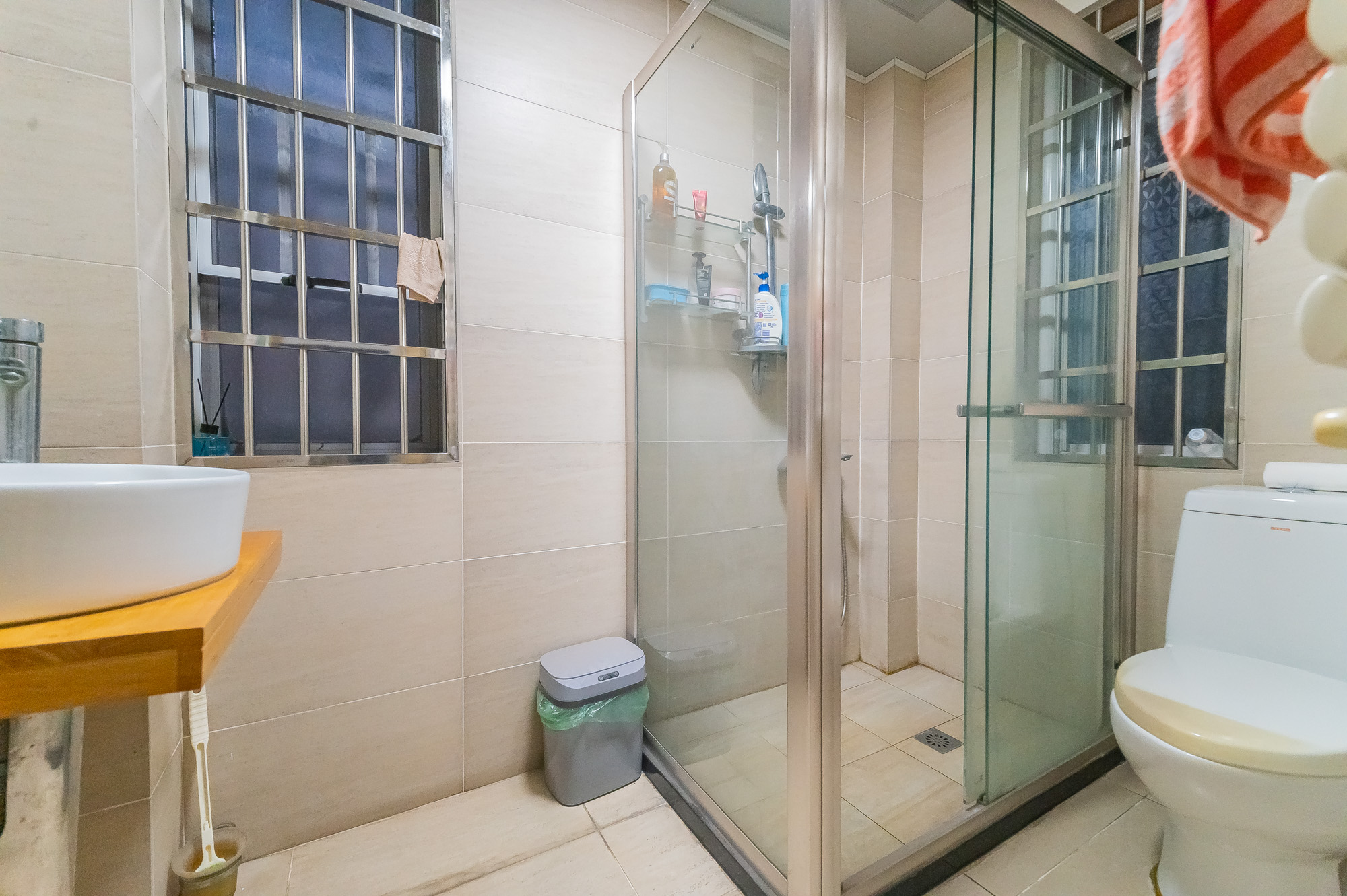 幸福里(幸福里一期) 6室2厅2卫 199.0万 幸福里(幸福里一期) 6室2厅2卫 199.0万卫生间