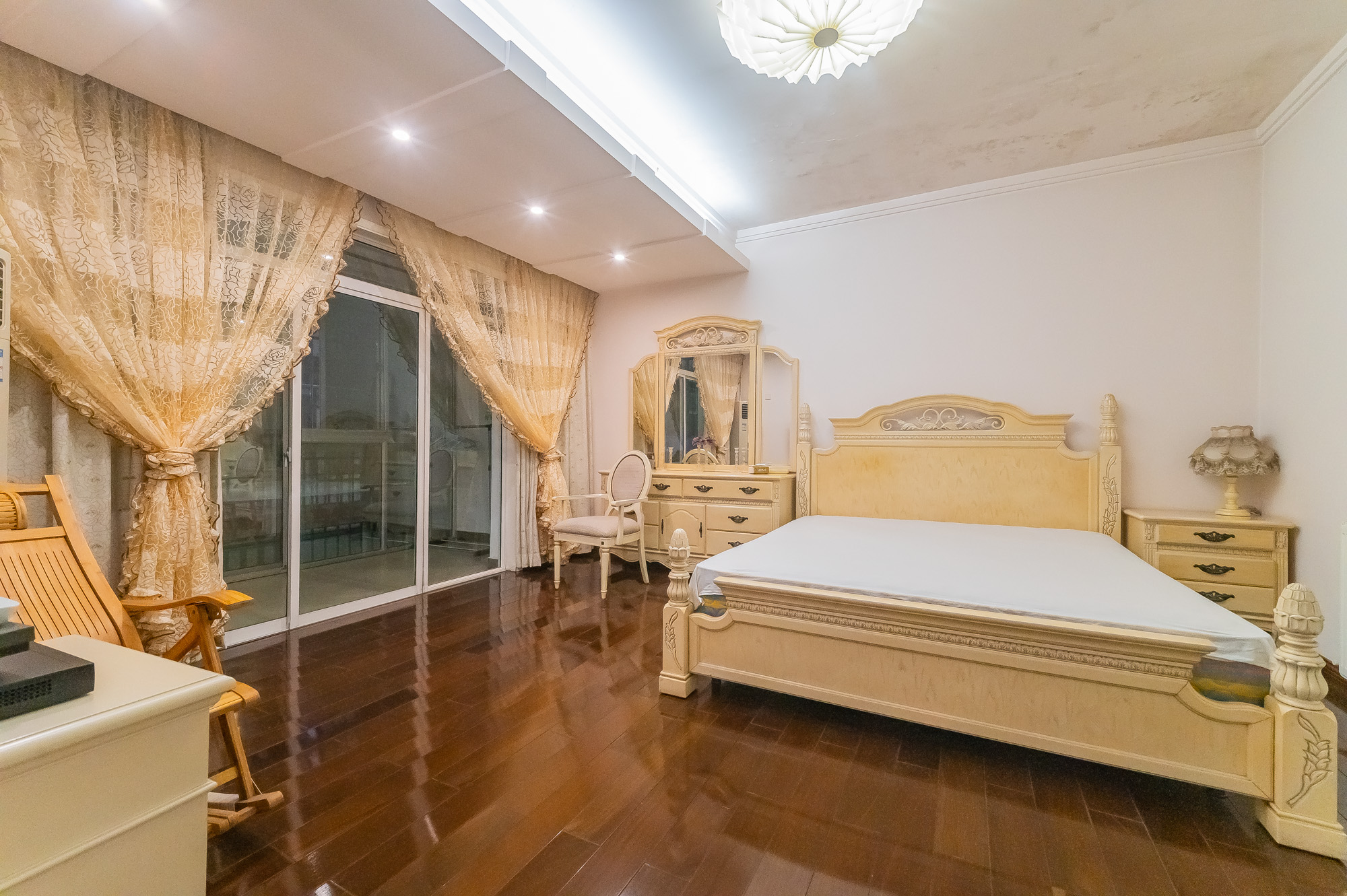 幸福里（幸福里一期）  6室2厅2卫    199.0万卧室