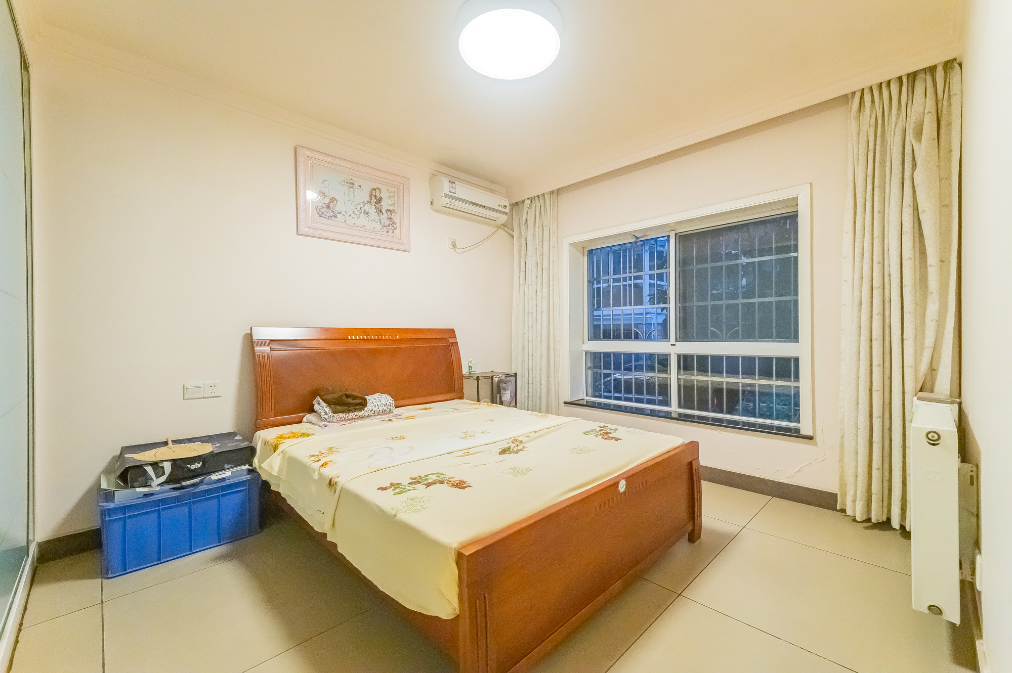 幸福里(幸福里一期) 6室2厅2卫 199.0万 幸福里(幸福里一期) 6室2厅2卫 199.0万卧室