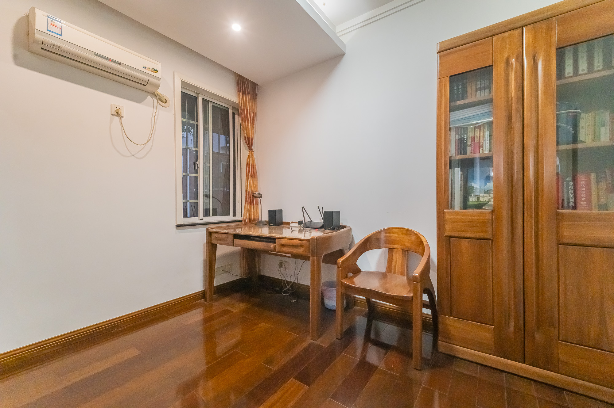 幸福里（幸福里一期）  6室2厅2卫    199.0万卧室