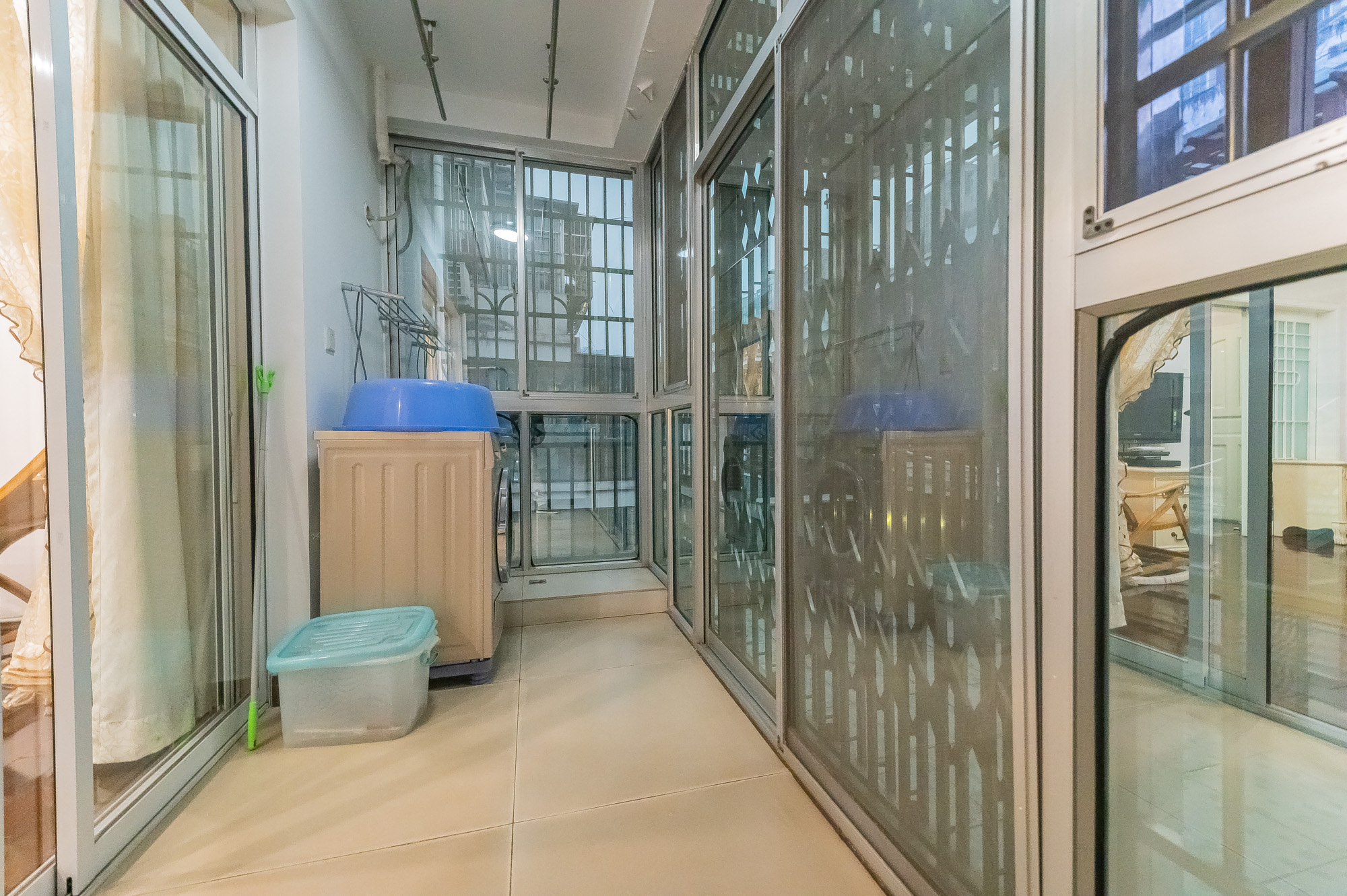 幸福里（幸福里一期）  6室2厅2卫    199.0万阳台