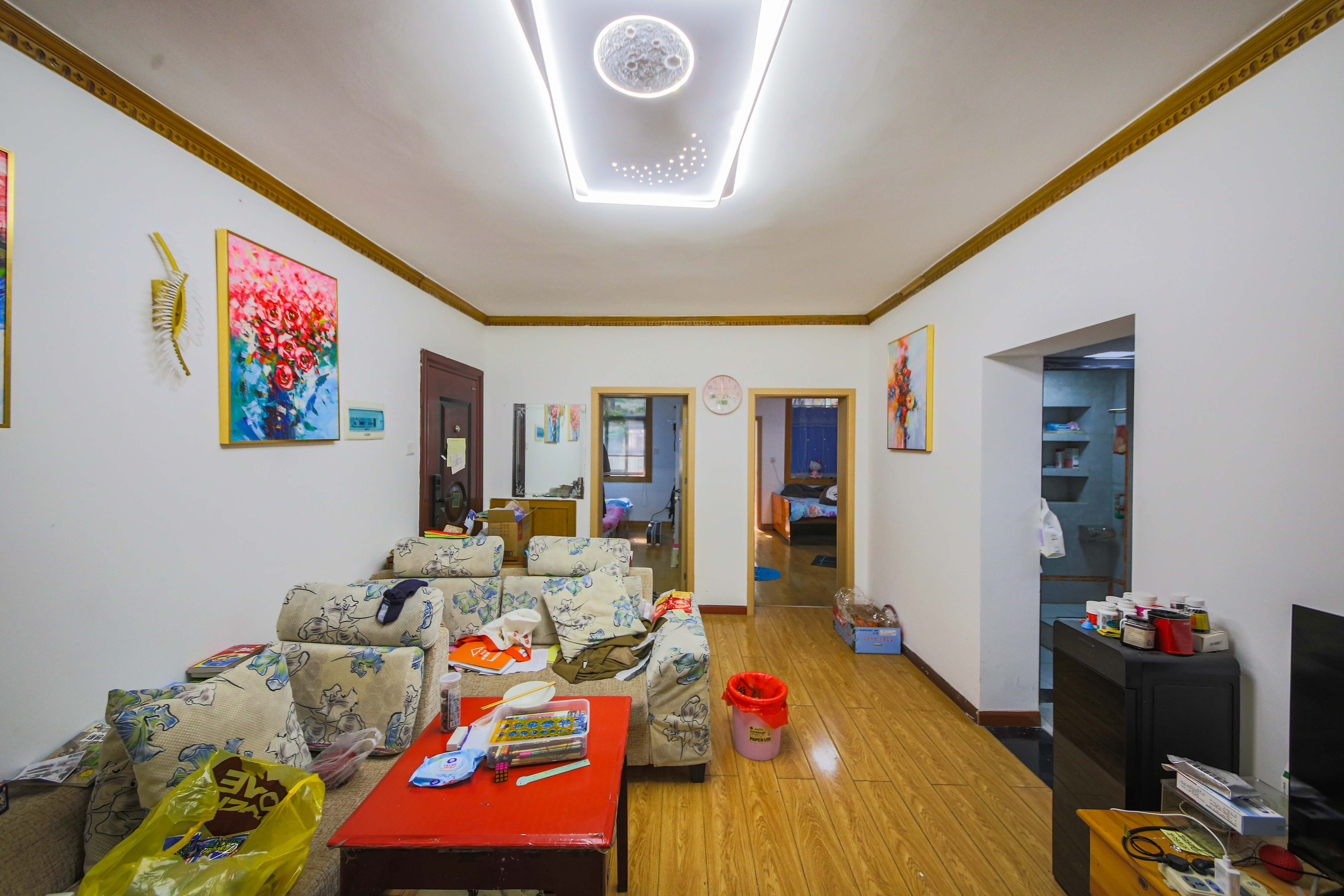 市委党校宿舍区  2室2厅1卫    56.8万 市委党校宿舍区  2室2厅1卫    56.8万客厅