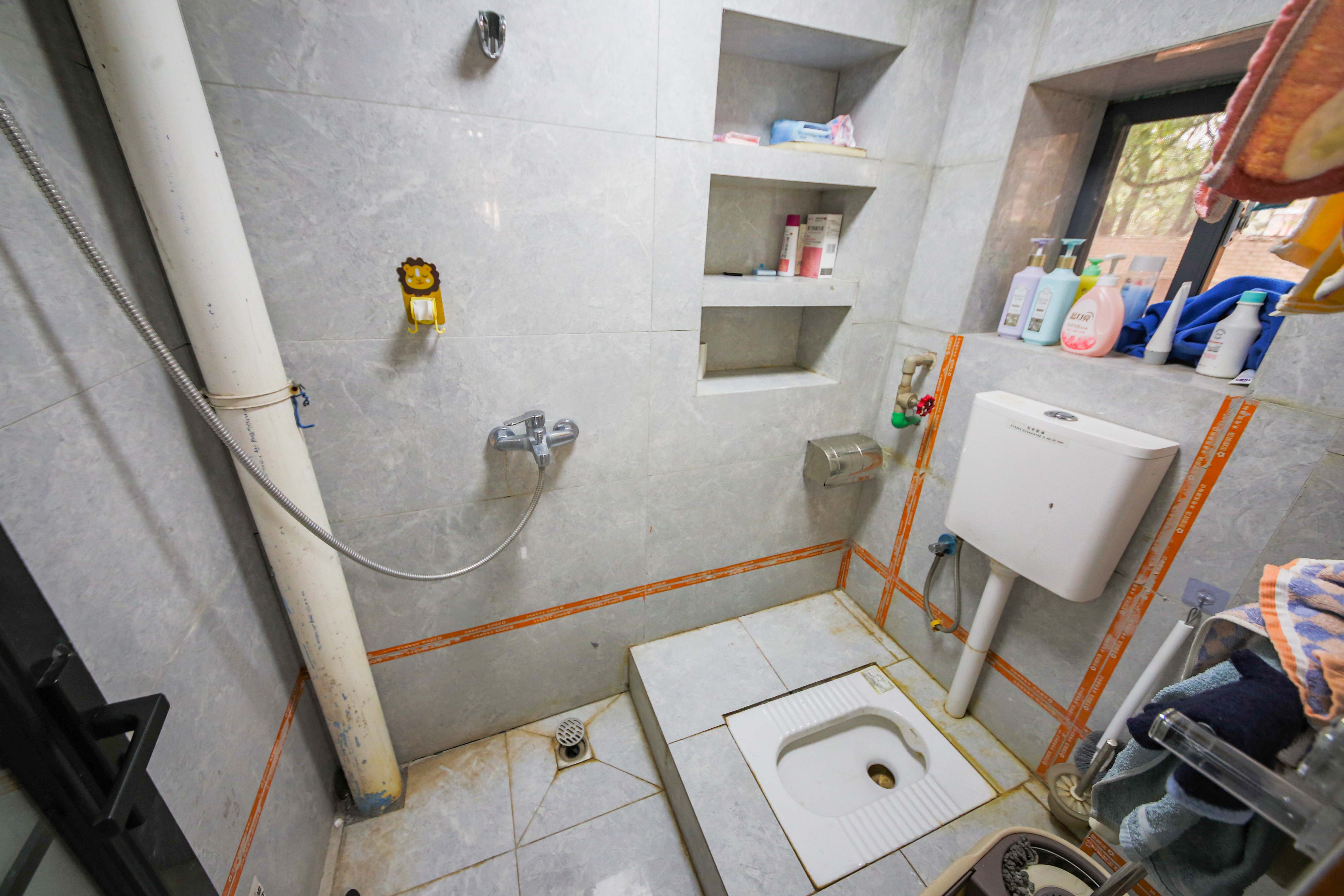 市委党校宿舍区  2室2厅1卫    56.8万 市委党校宿舍区  2室2厅1卫    56.8万卫生间