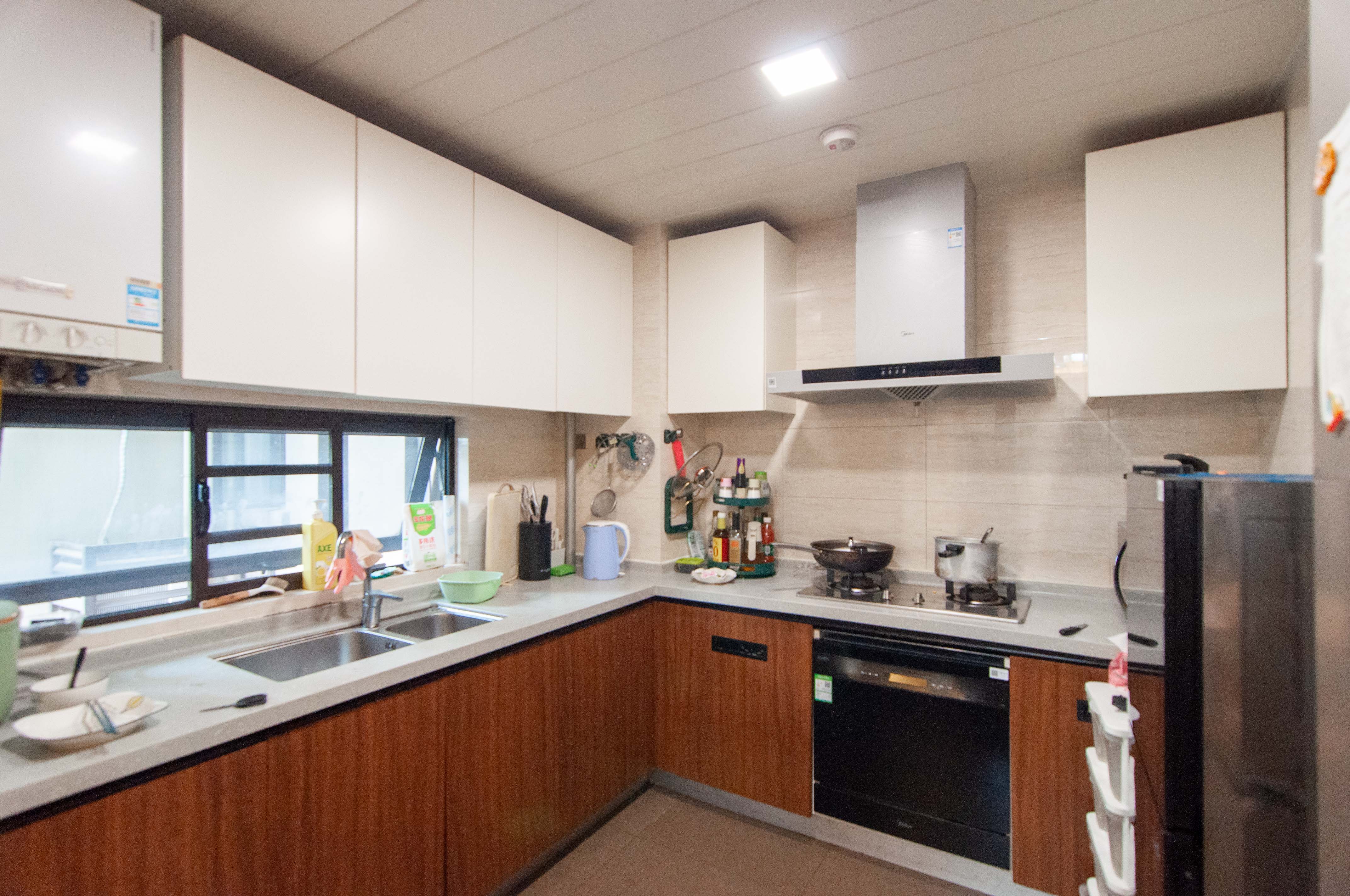 万科里梅溪郡  3室2厅2卫    228.0万厨房