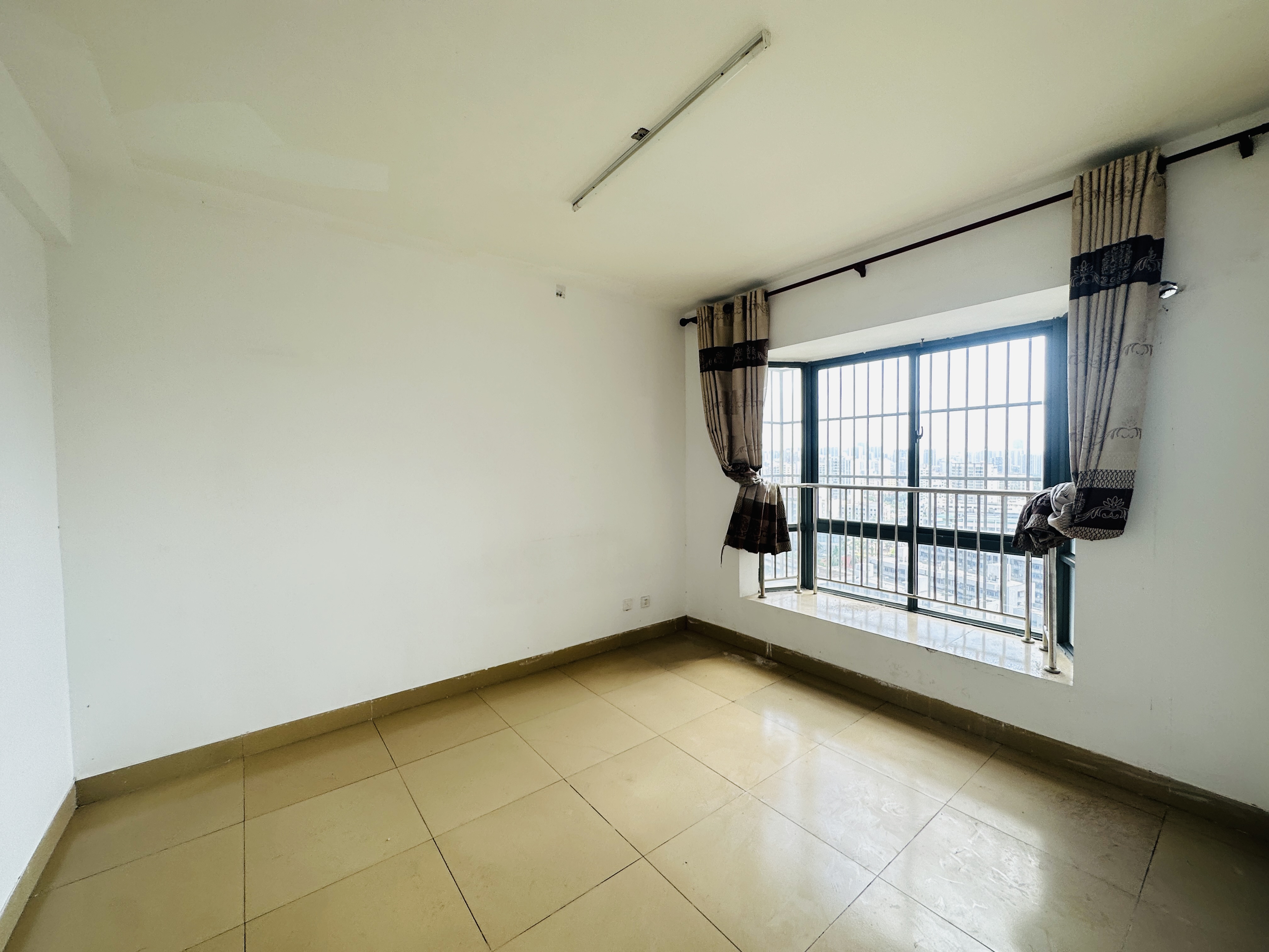 金海广场 3室2厅2卫 148.0万 金海广场 3室2厅2卫 148.0万卧室