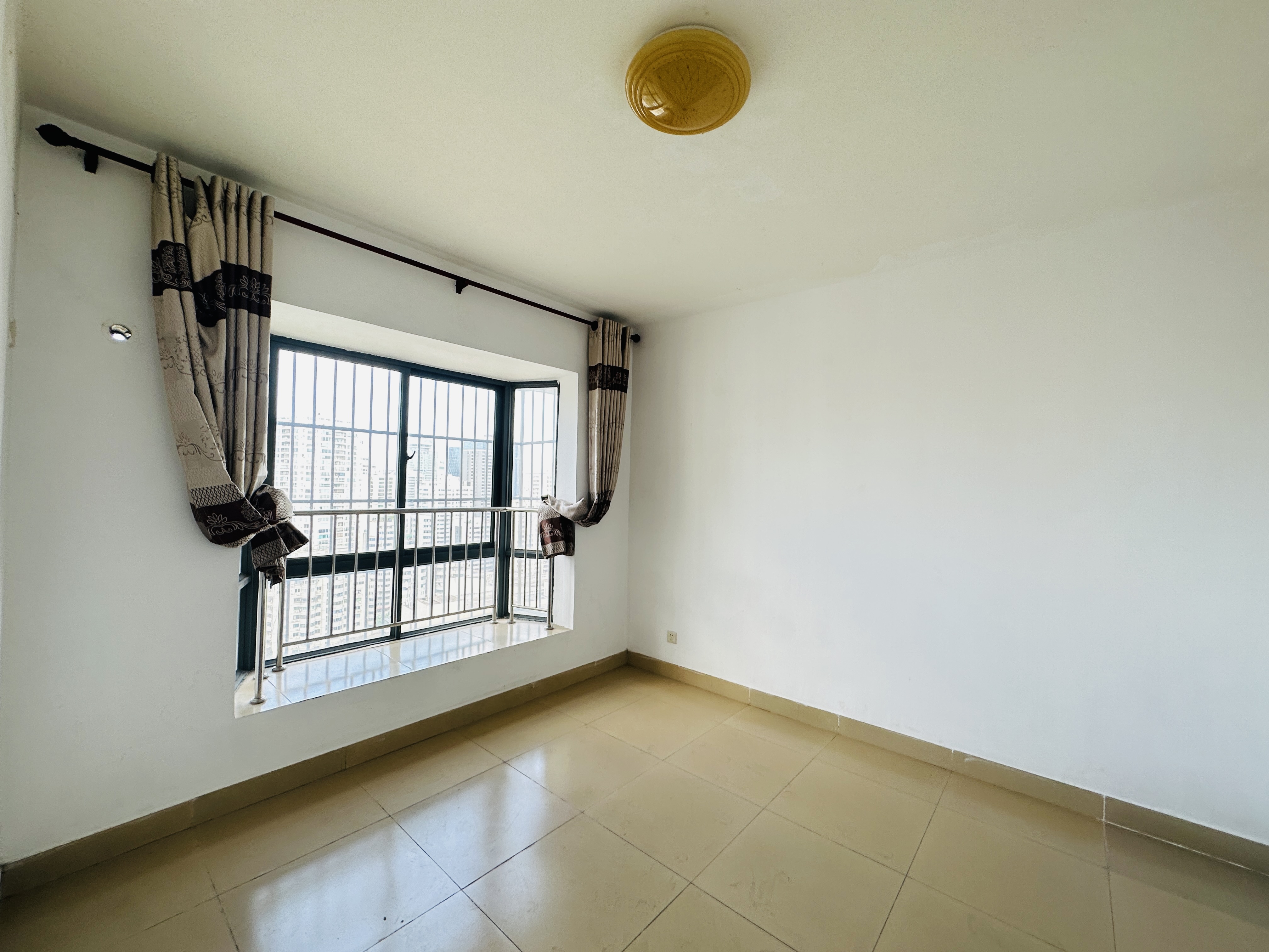 金海广场 3室2厅2卫 148.0万 金海广场 3室2厅2卫 148.0万卧室