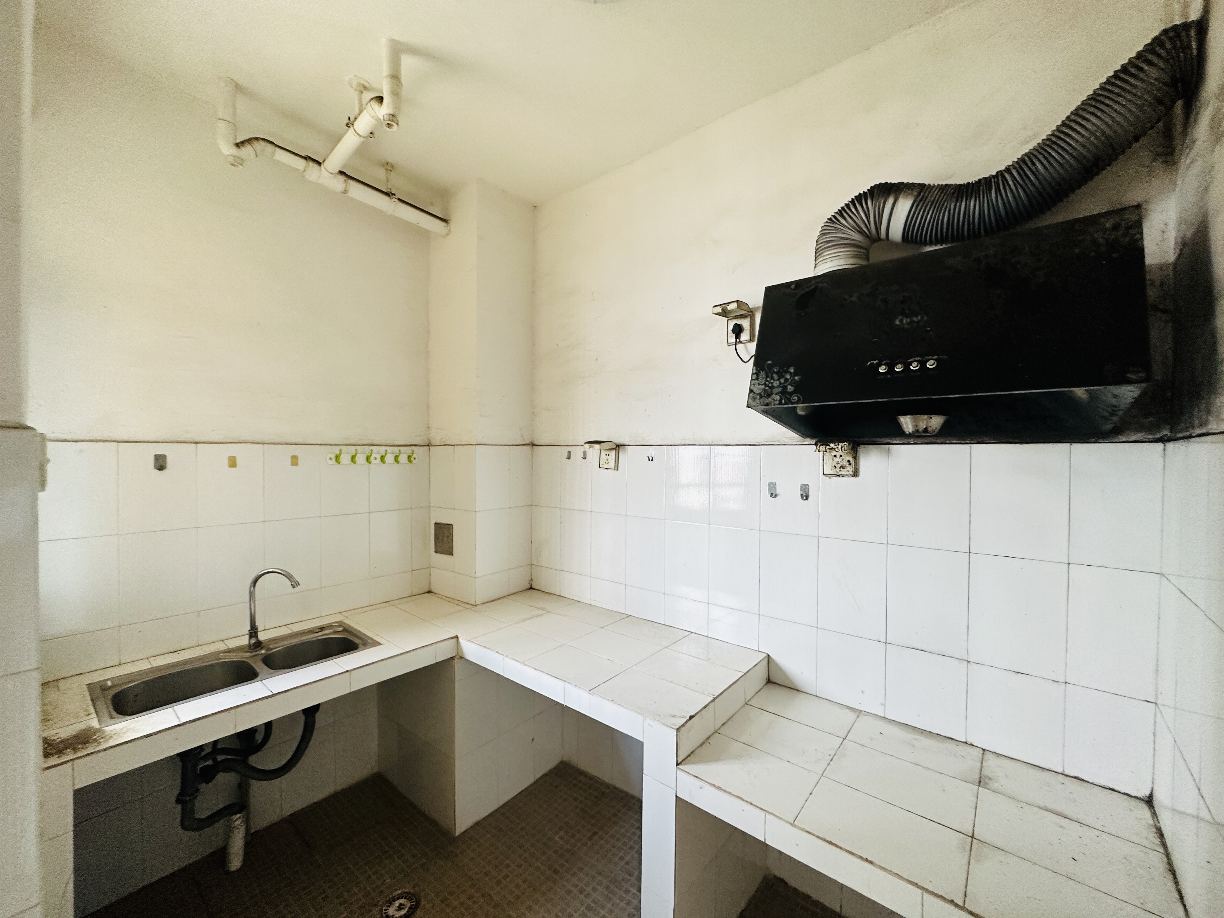 金海广场 3室2厅2卫 148.0万 金海广场 3室2厅2卫 148.0万厨房