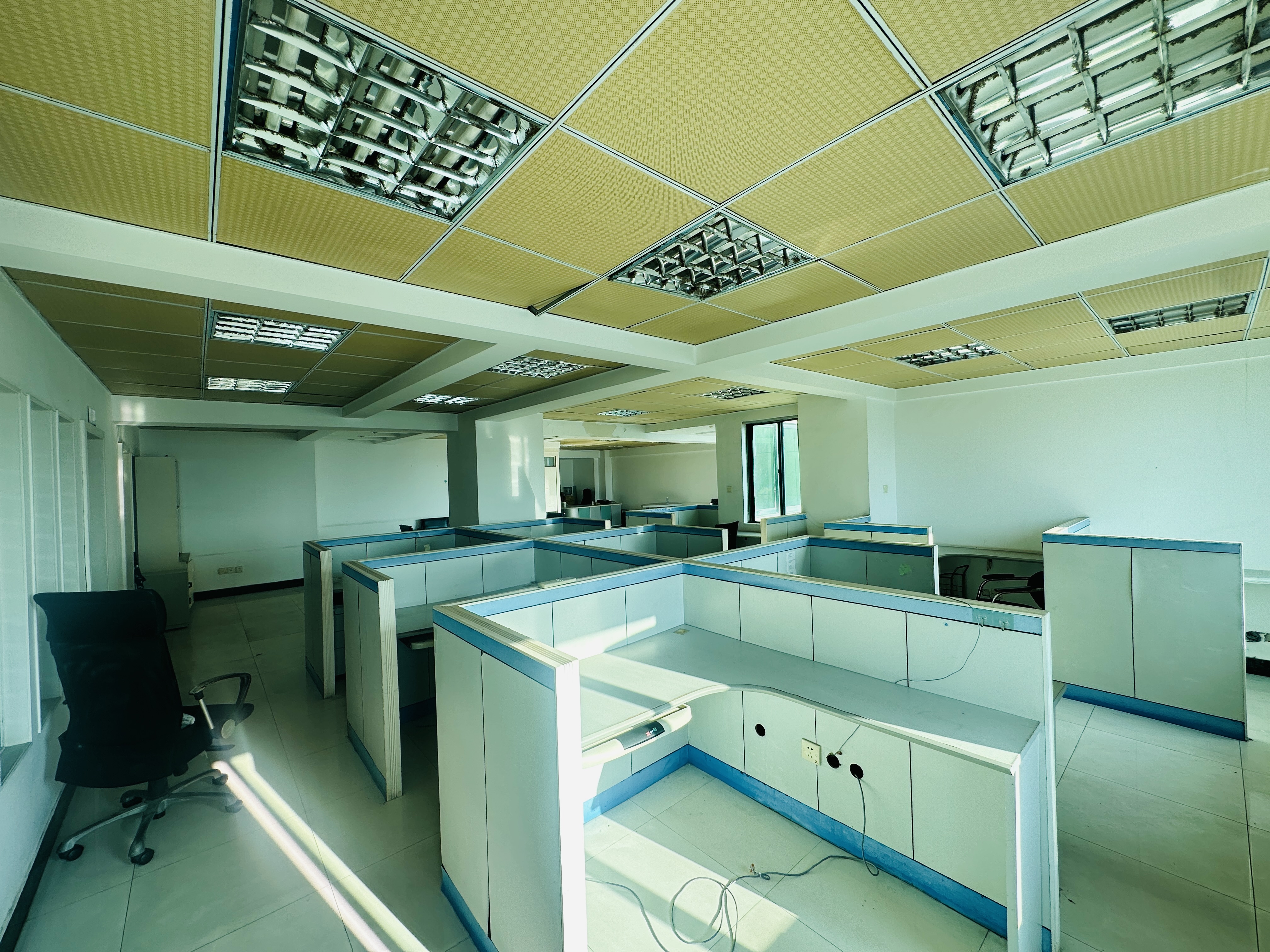 新达商务大厦 3室2厅2卫 175.0万 新达商务大厦 3室2厅2卫 175.0万客厅