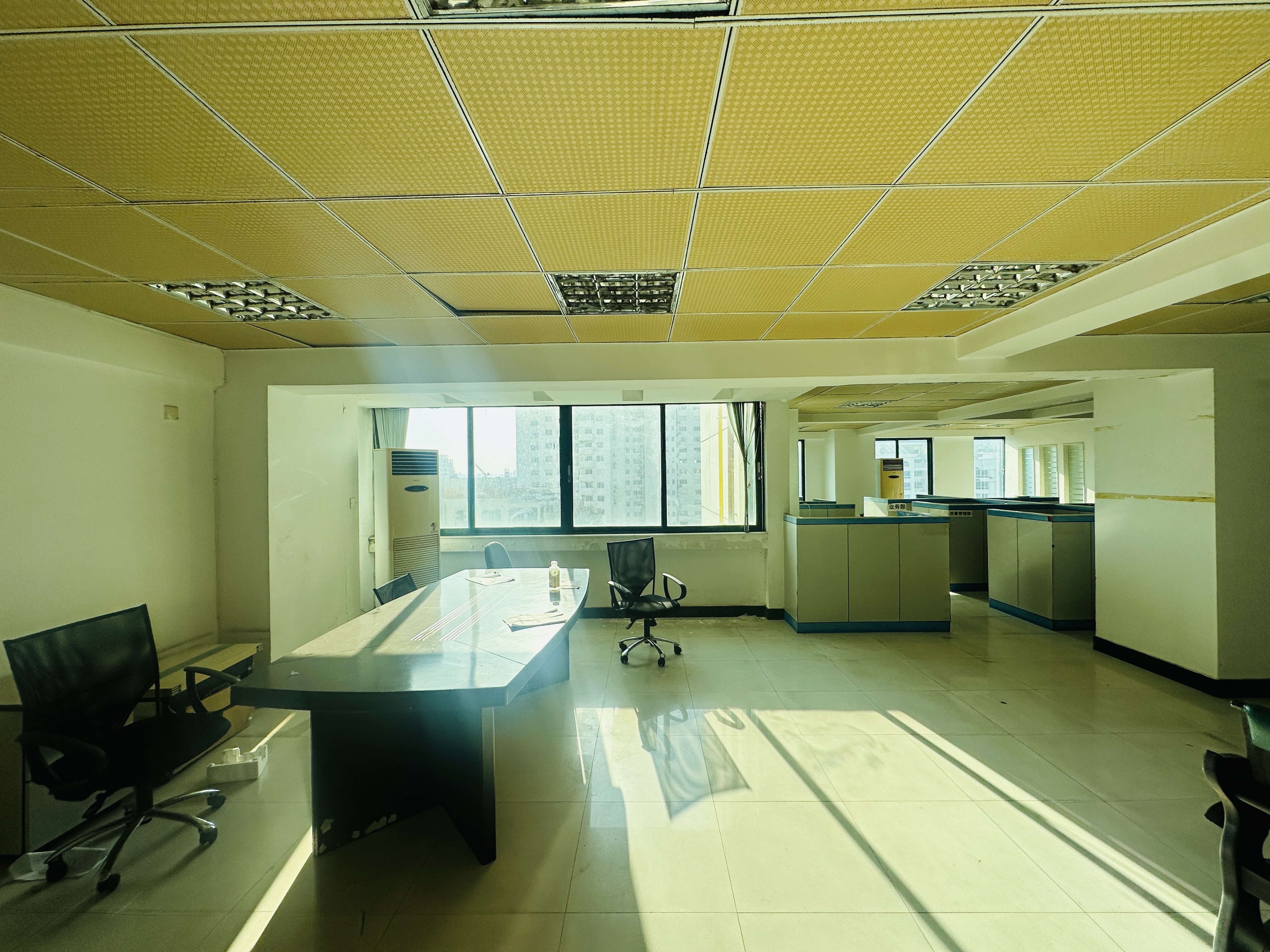 新达商务大厦 3室2厅2卫 175.0万 新达商务大厦 3室2厅2卫 175.0万客厅