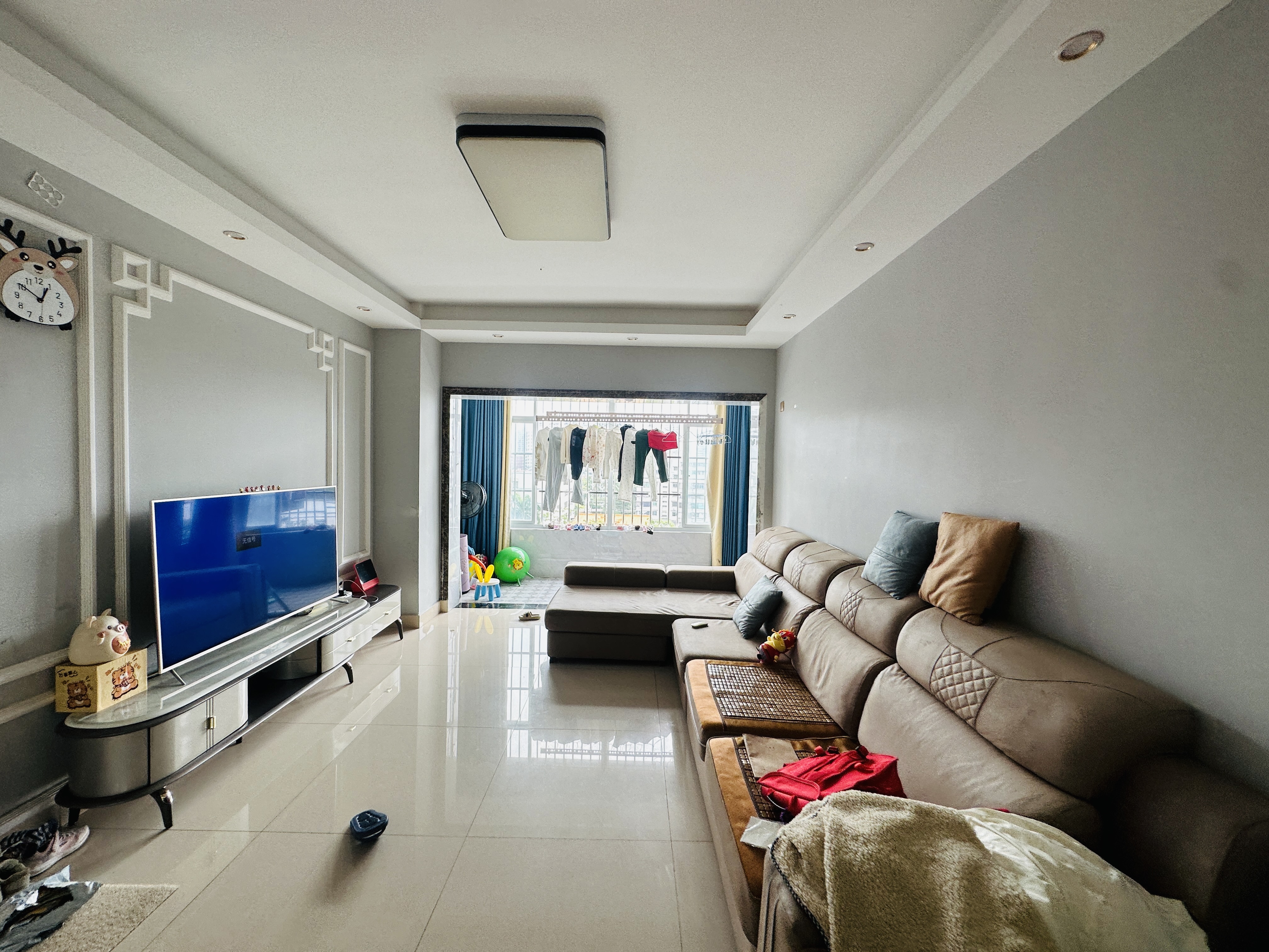 海市盛楼 3室2厅1卫 135.0万 海市盛楼 3室2厅1卫 135.0万客厅