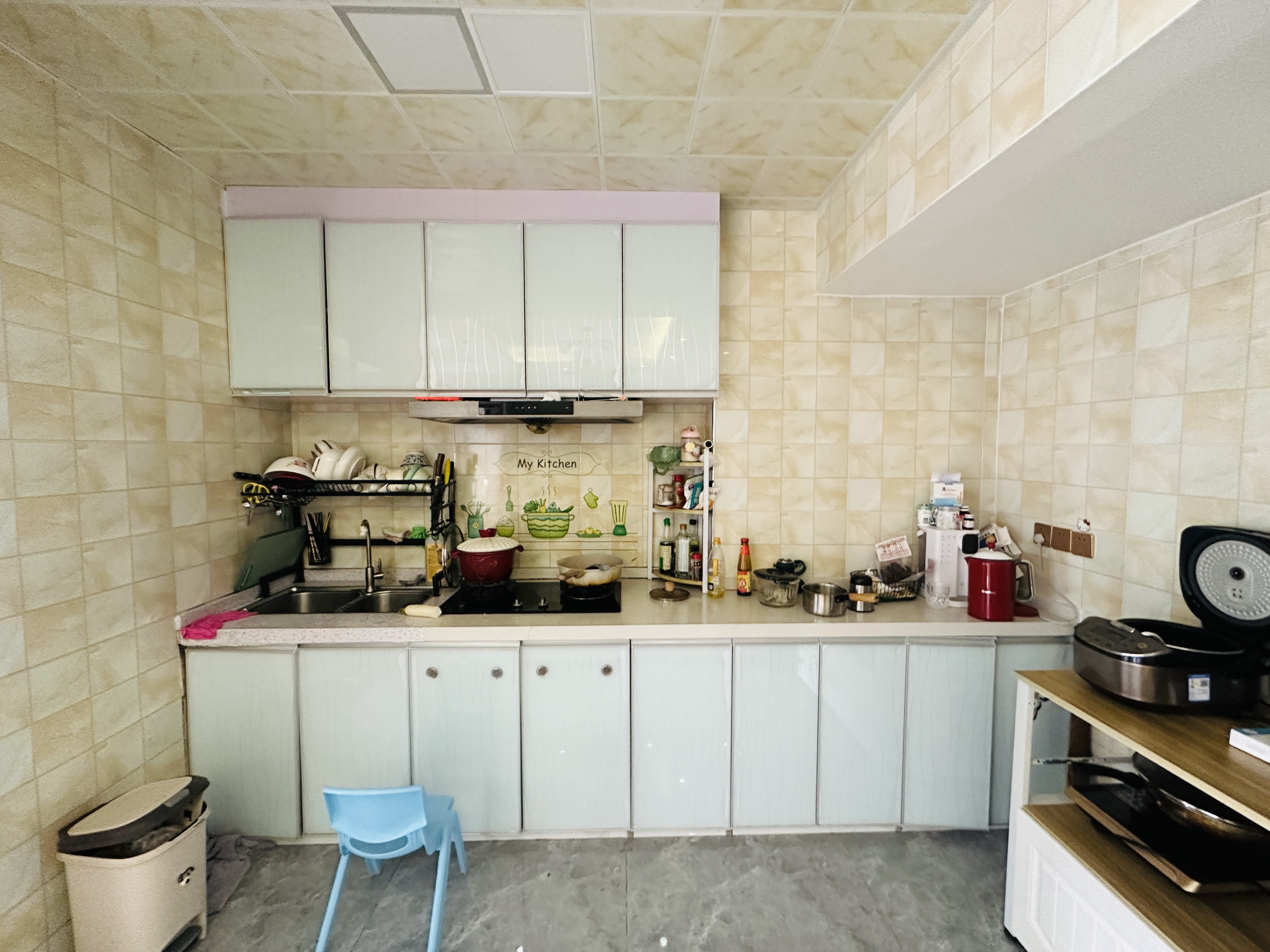 海市盛楼 3室2厅1卫 135.0万 海市盛楼 3室2厅1卫 135.0万厨房