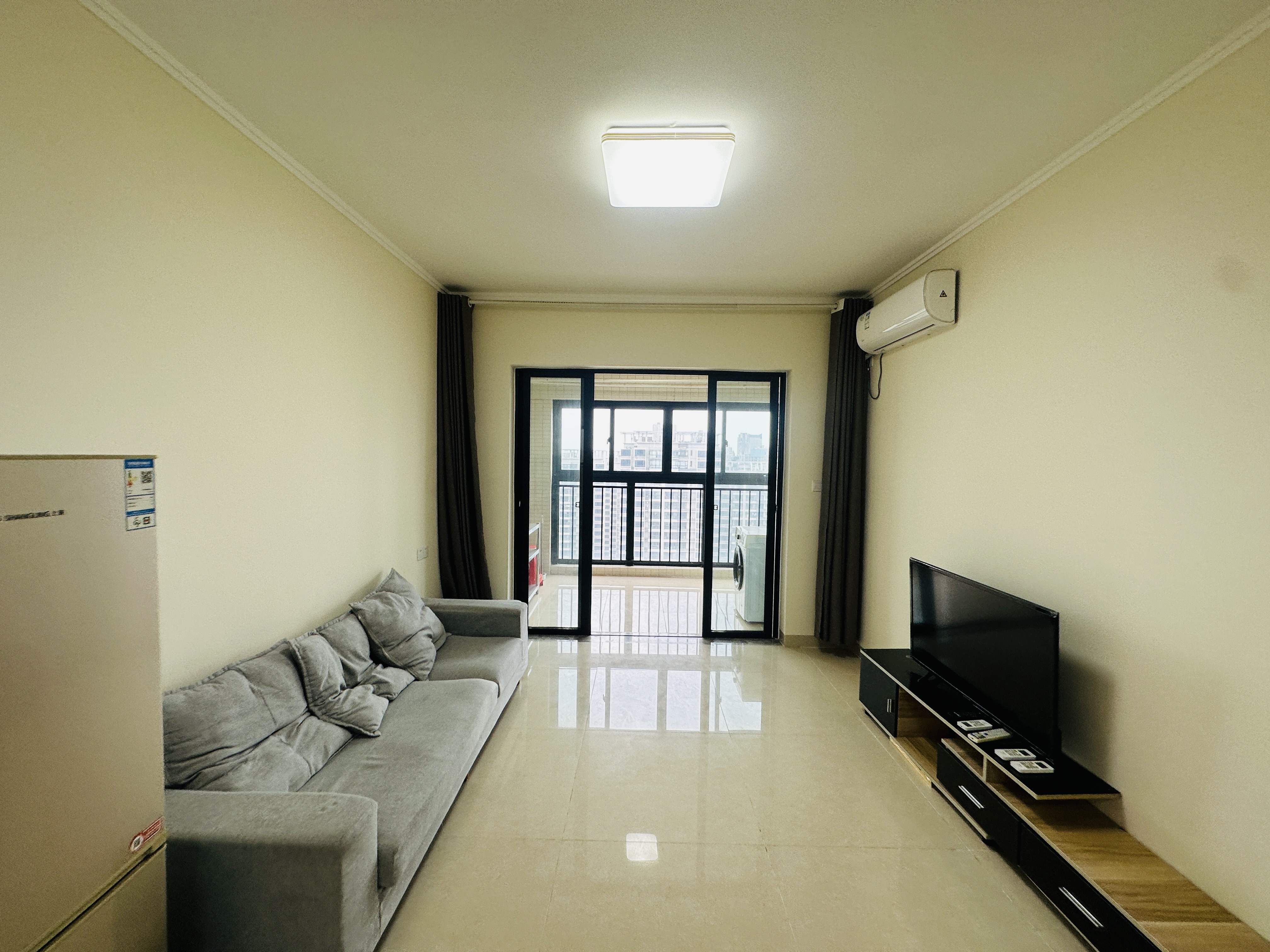 龙昆悦城 3室2厅1卫 152.0万 龙昆悦城 3室2厅1卫 152.0万客厅