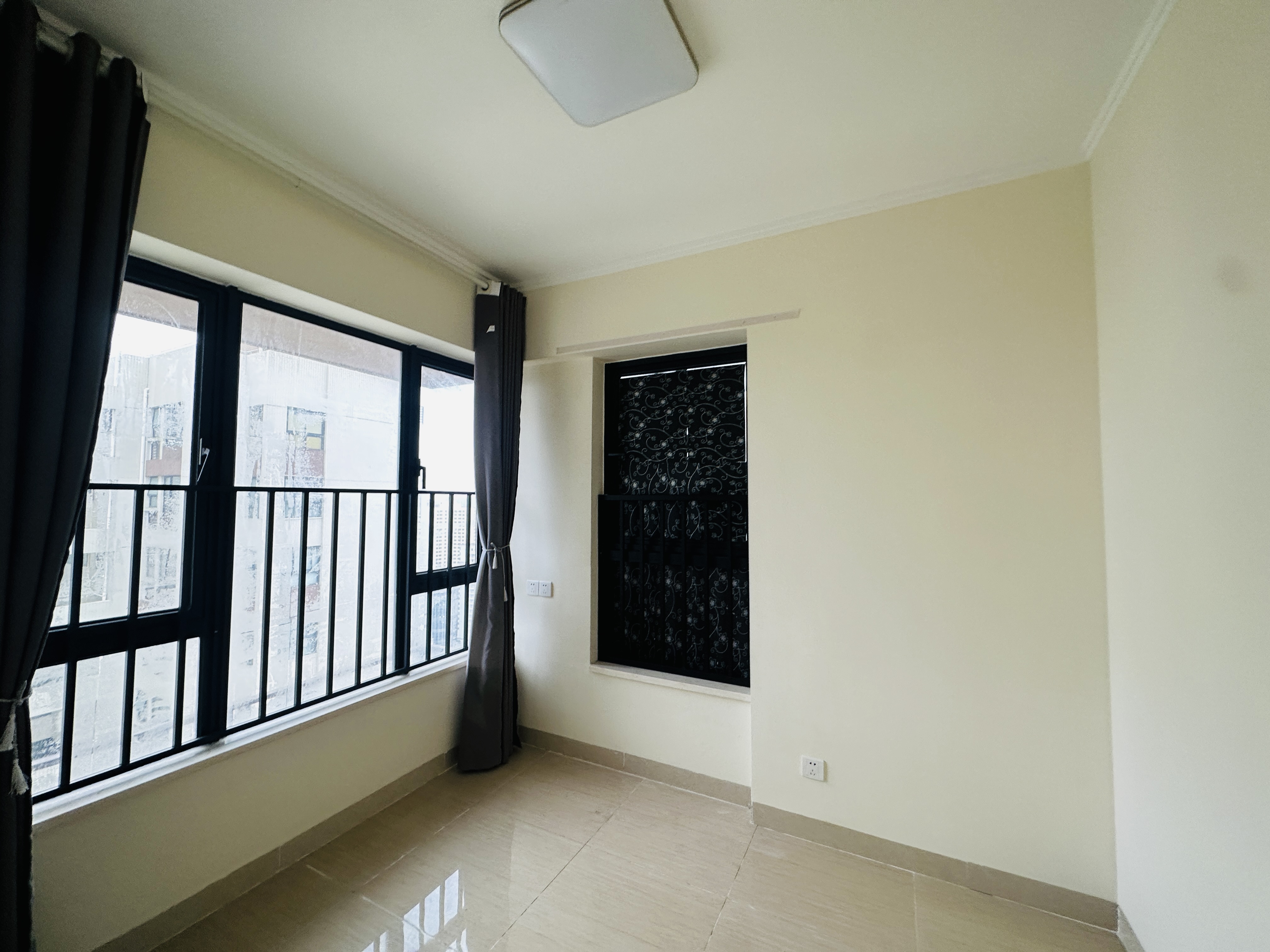 龙昆悦城 3室2厅1卫 152.0万 龙昆悦城 3室2厅1卫 152.0万阳台