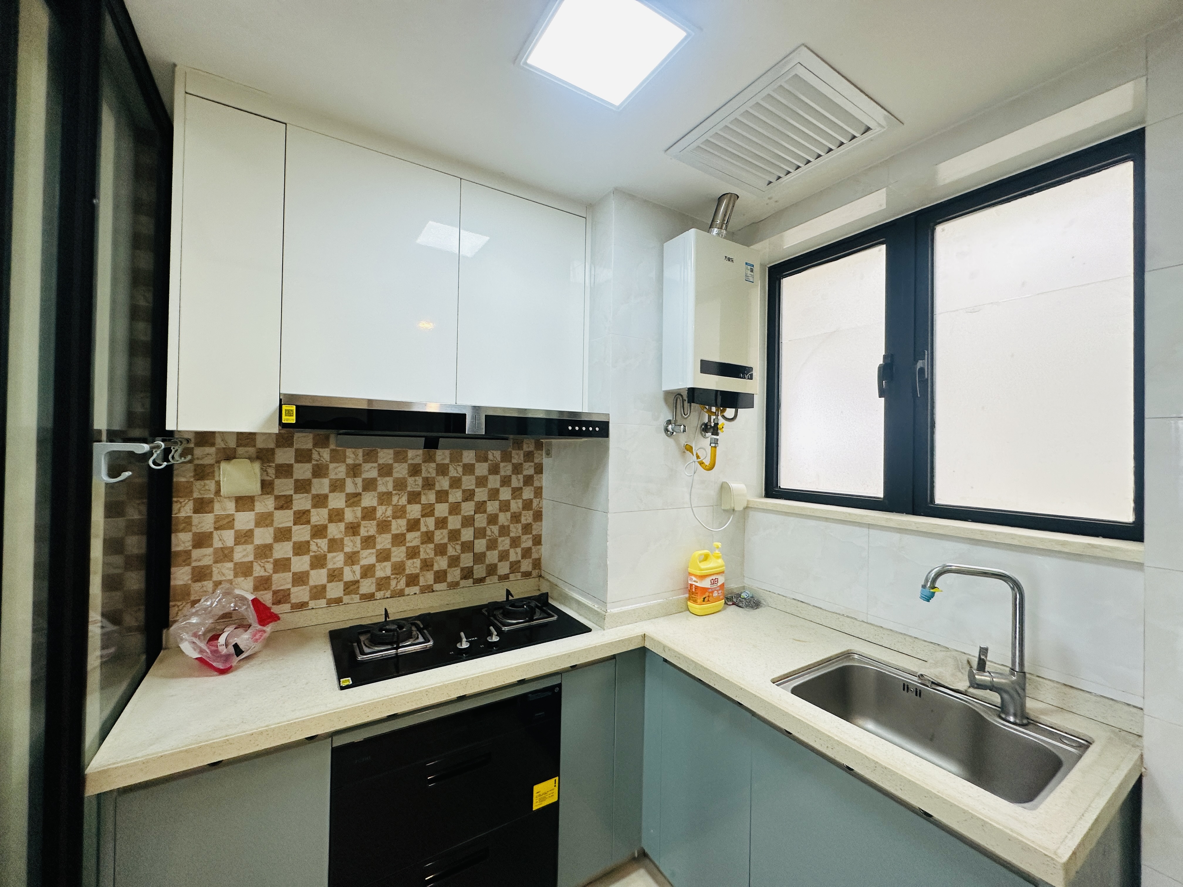 龙昆悦城 3室2厅1卫 152.0万 龙昆悦城 3室2厅1卫 152.0万厨房