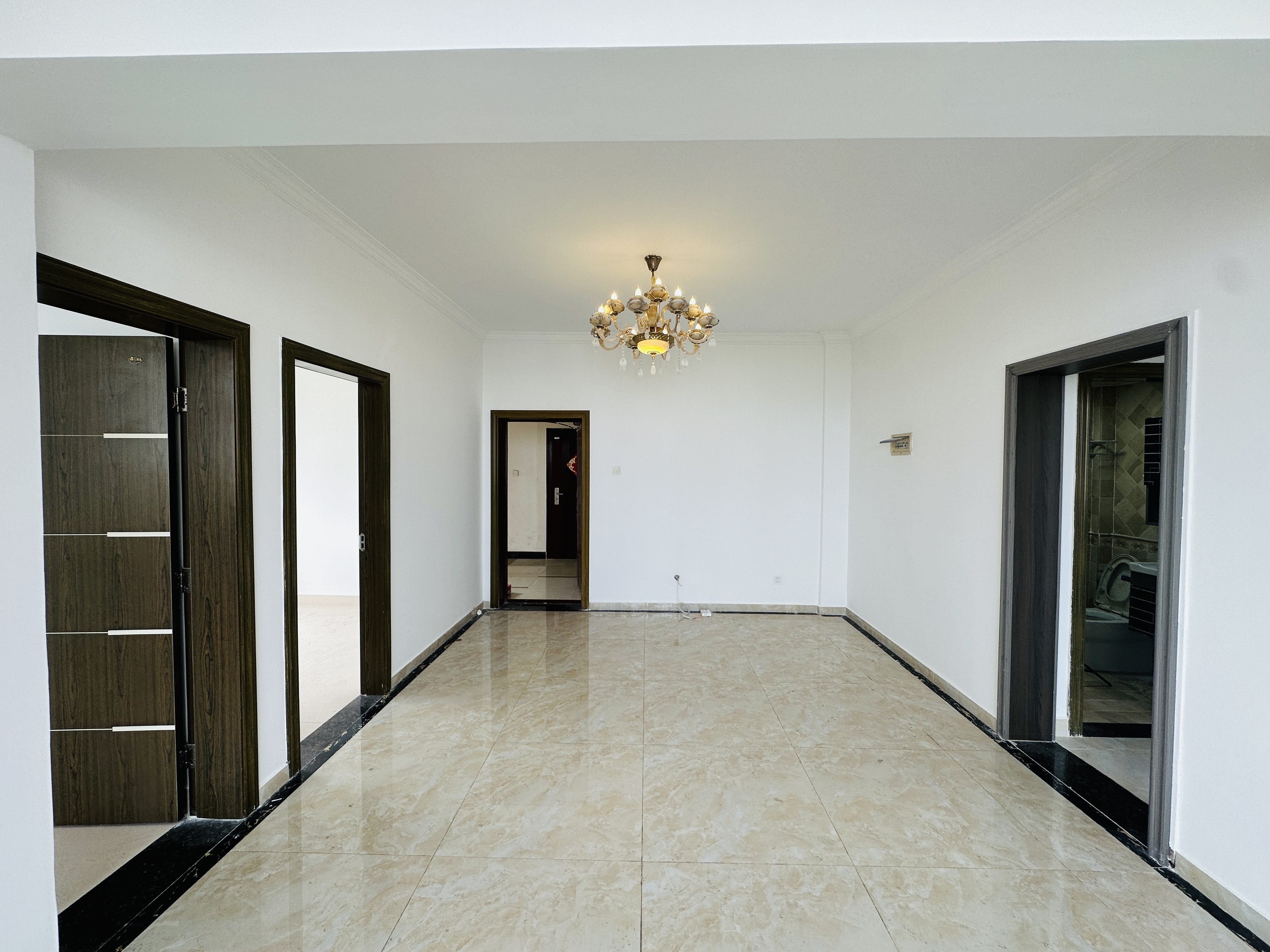 海市盛楼 3室2厅2卫 119.0万 海市盛楼 3室2厅2卫 119.0万客厅