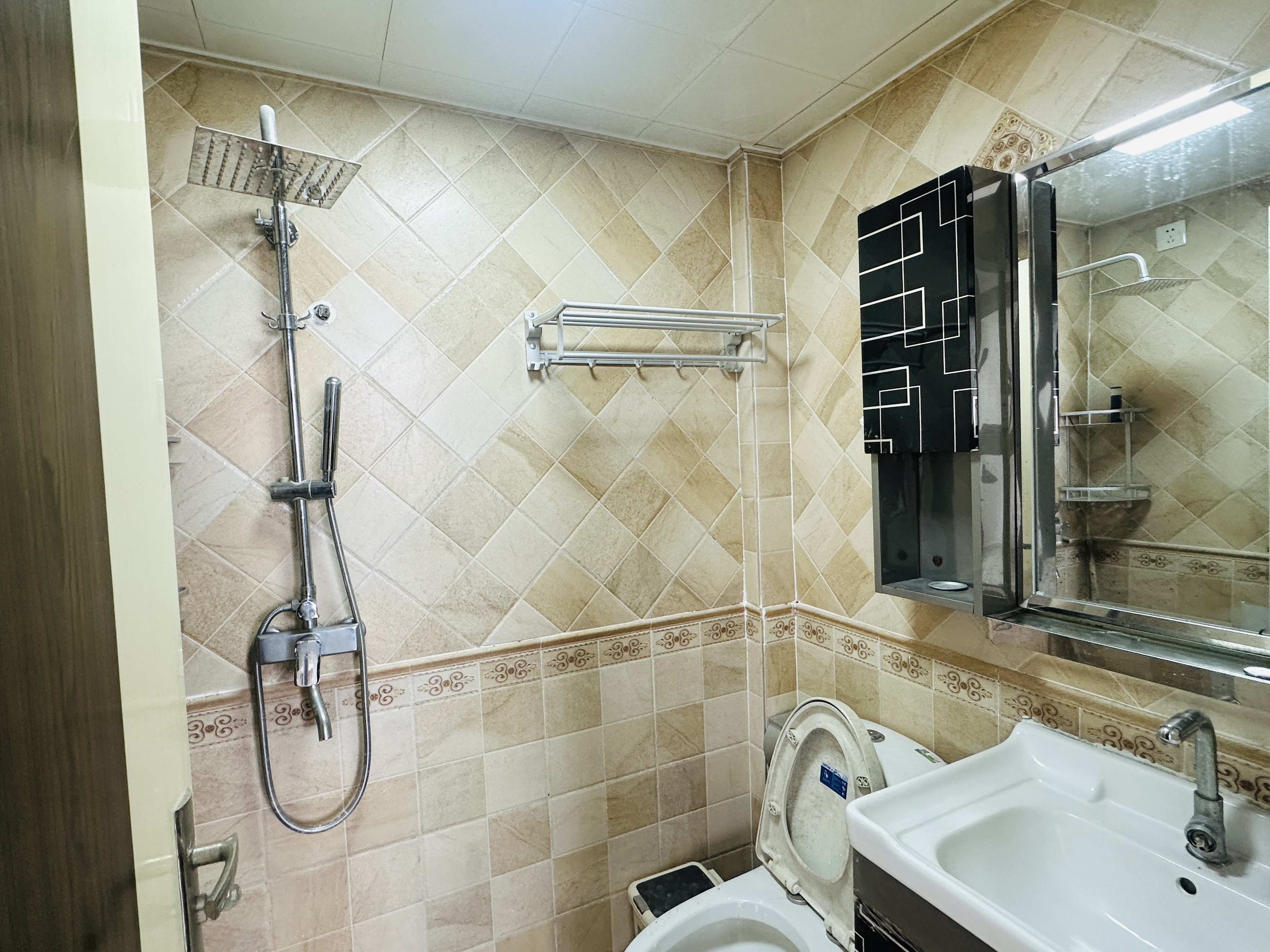 海市盛楼 3室2厅2卫 119.0万 海市盛楼 3室2厅2卫 119.0万卫生间