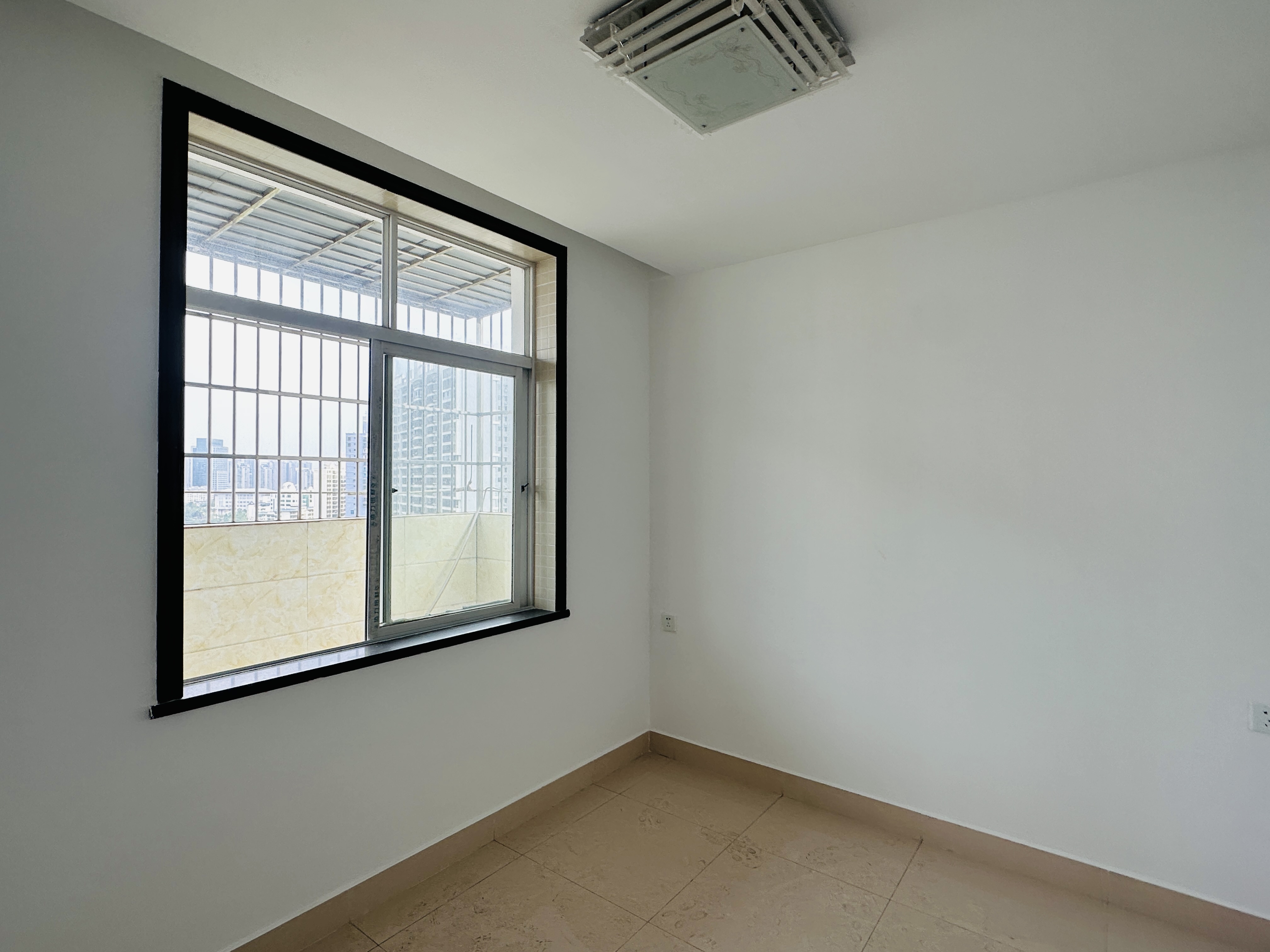 海市盛楼 3室2厅2卫 119.0万 海市盛楼 3室2厅2卫 119.0万卧室