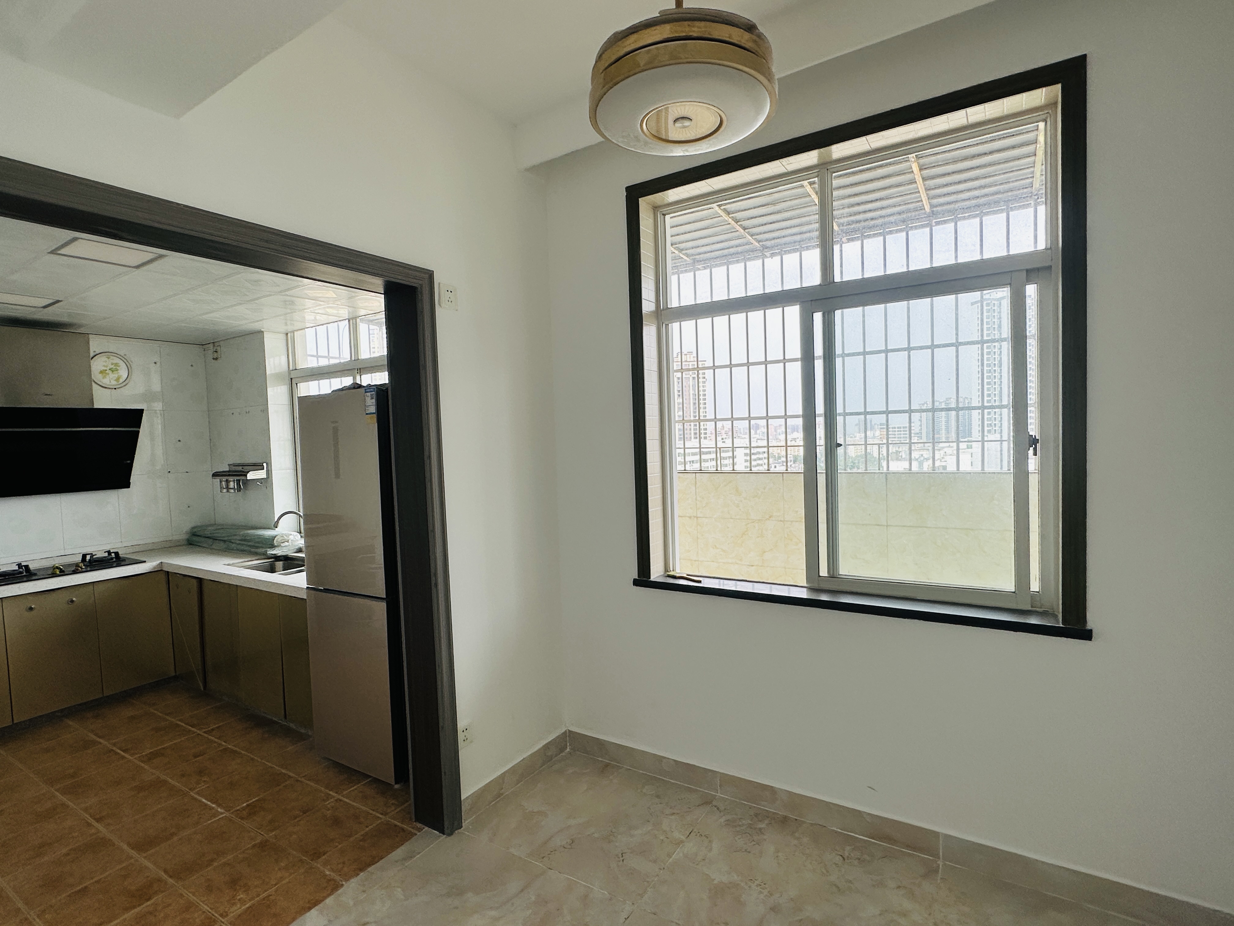 海市盛楼 3室2厅2卫 119.0万 海市盛楼 3室2厅2卫 119.0万厨房