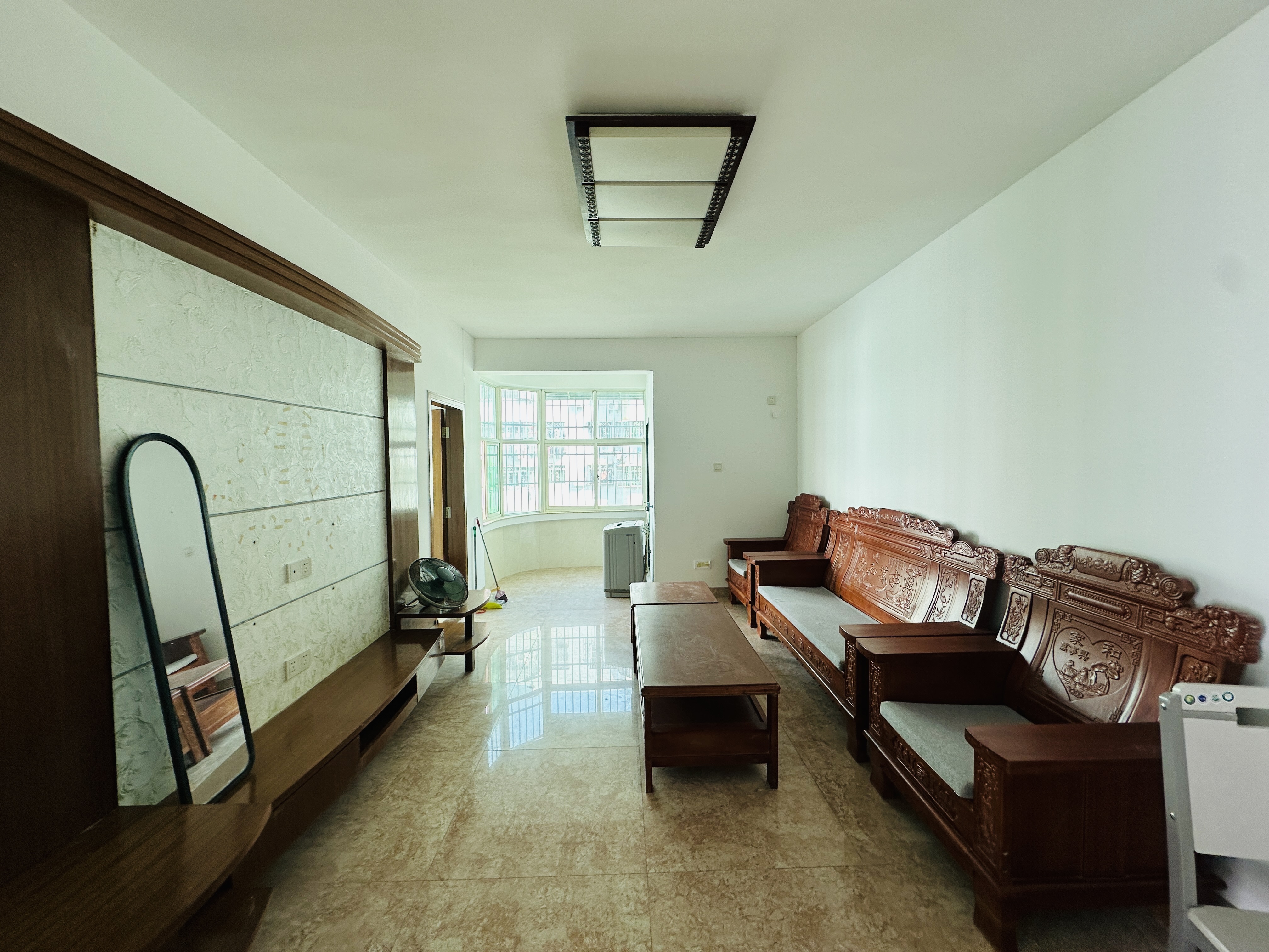 昌茂花园 2室1厅1卫 98.0万 昌茂花园 2室1厅1卫 98.0万客厅