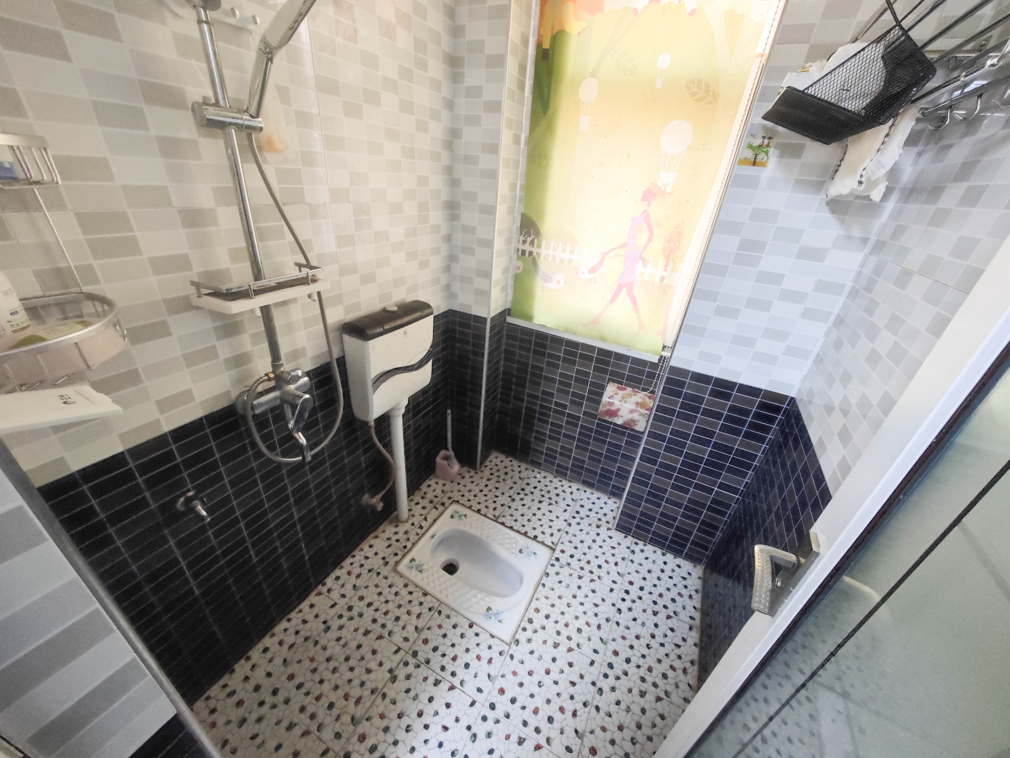 景环小区  4室2厅2卫   69.00万卫生间