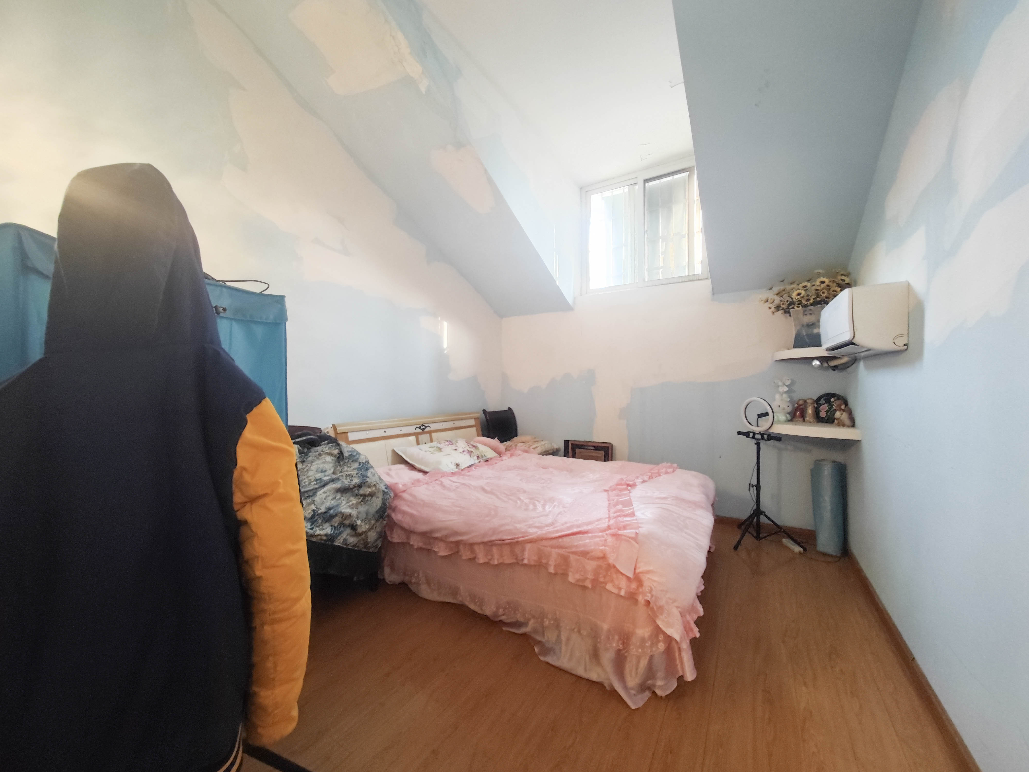 景环小区  4室2厅2卫   69.00万卧室