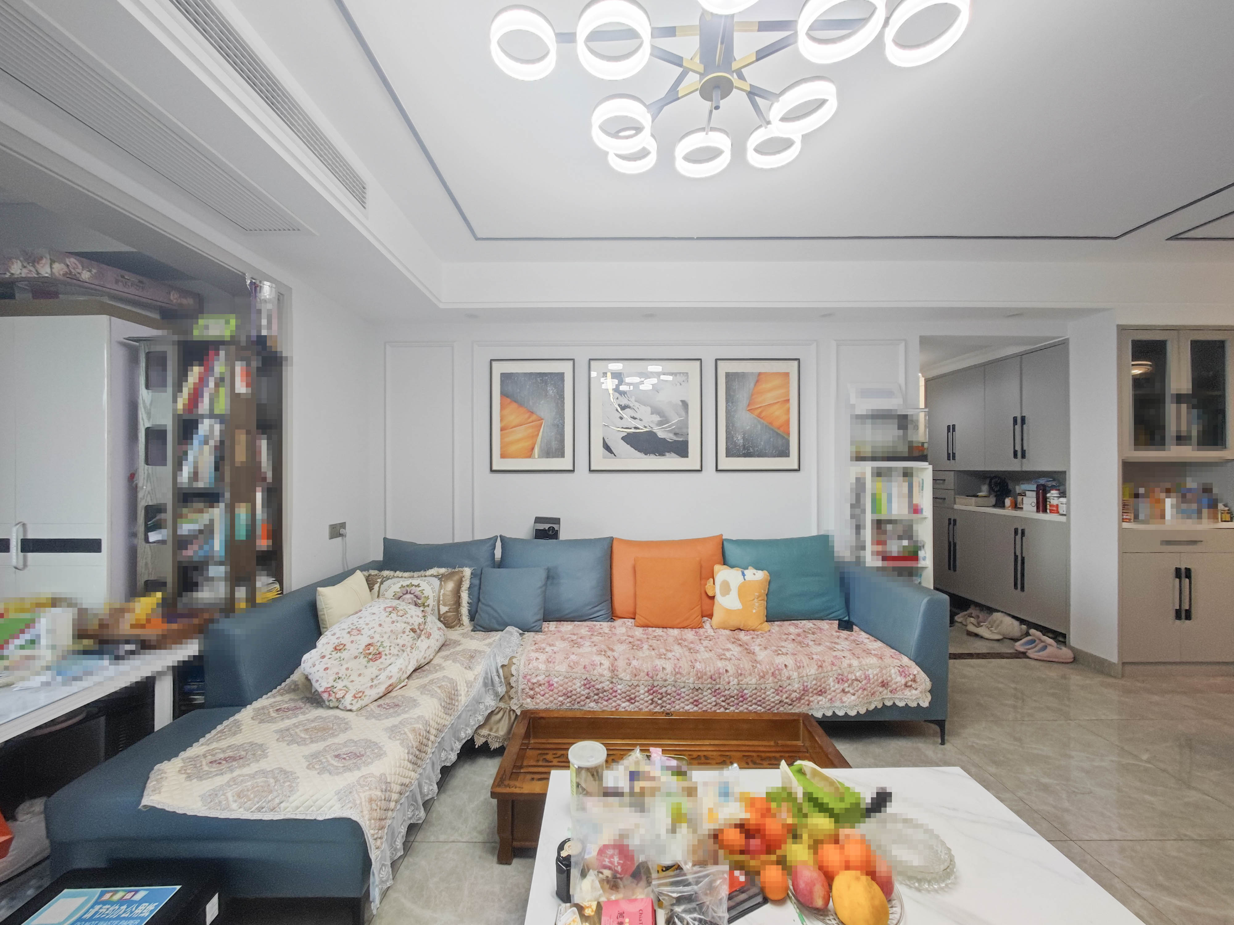 中建嘉和城  4室2厅2卫    132.0万客厅