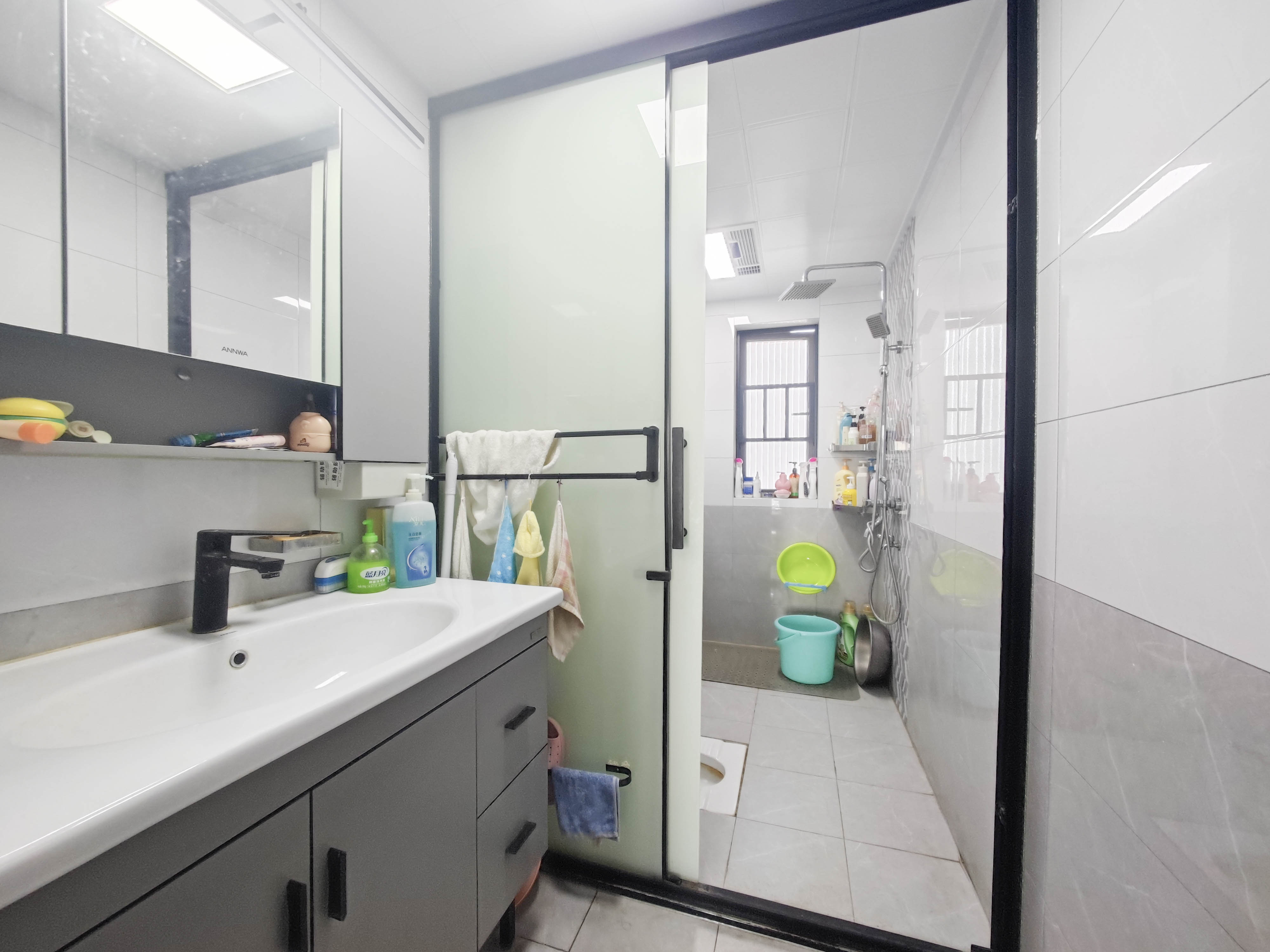 中建嘉和城  4室2厅2卫    132.0万卫生间