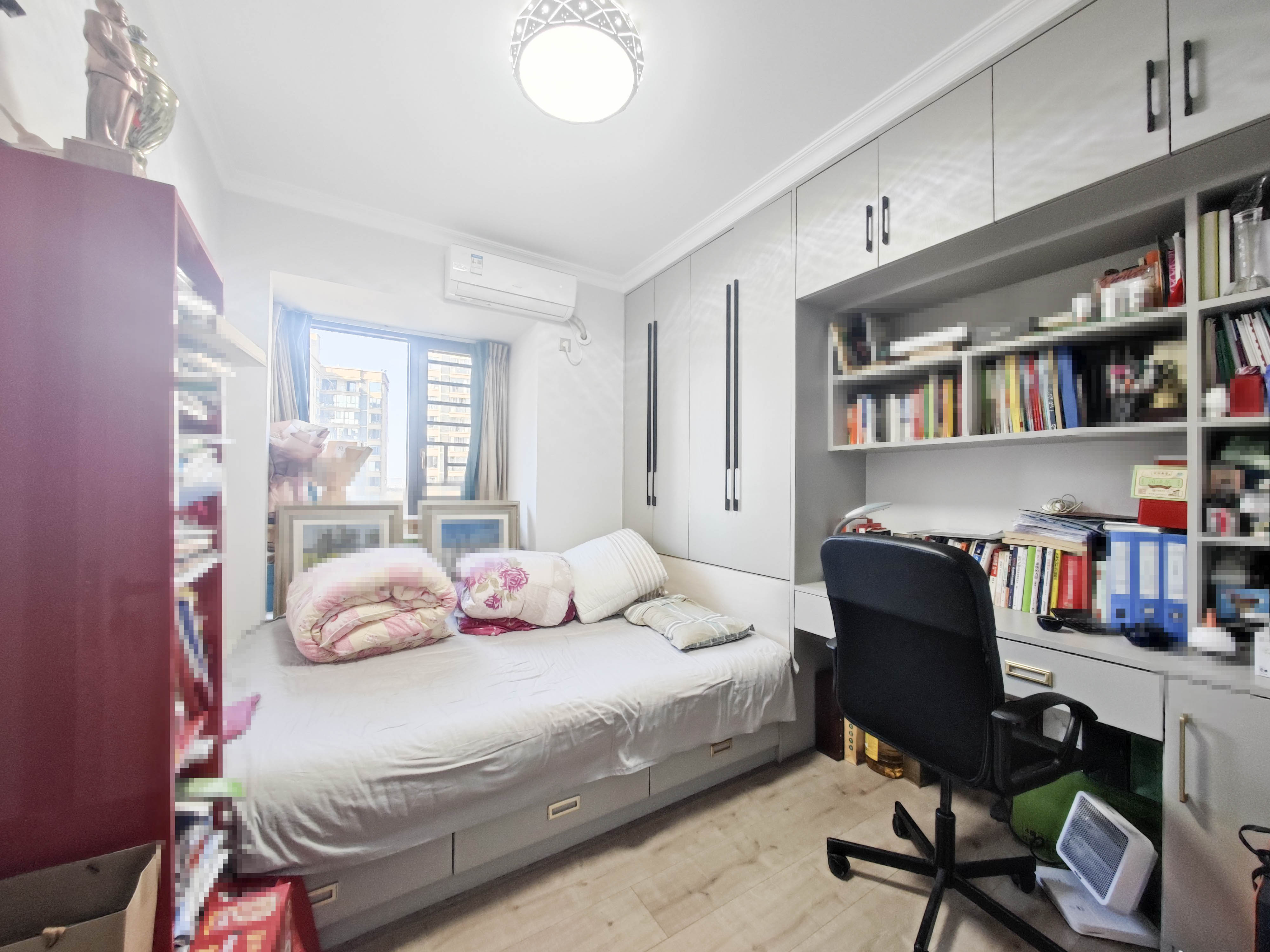 中建嘉和城  4室2厅2卫    132.0万卧室