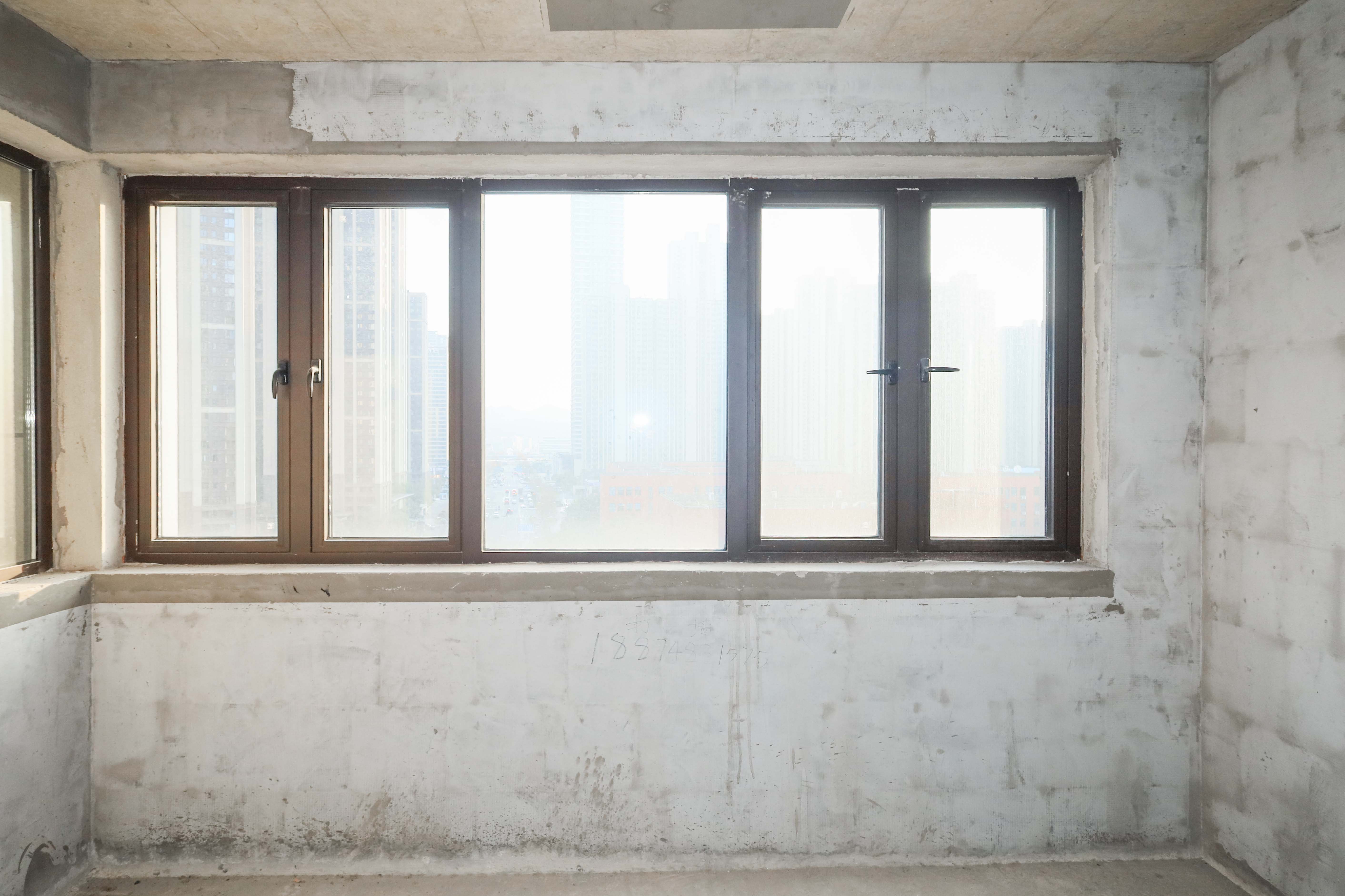 中国铁建梅溪青秀三期  3室2厅2卫   135.00万阳台