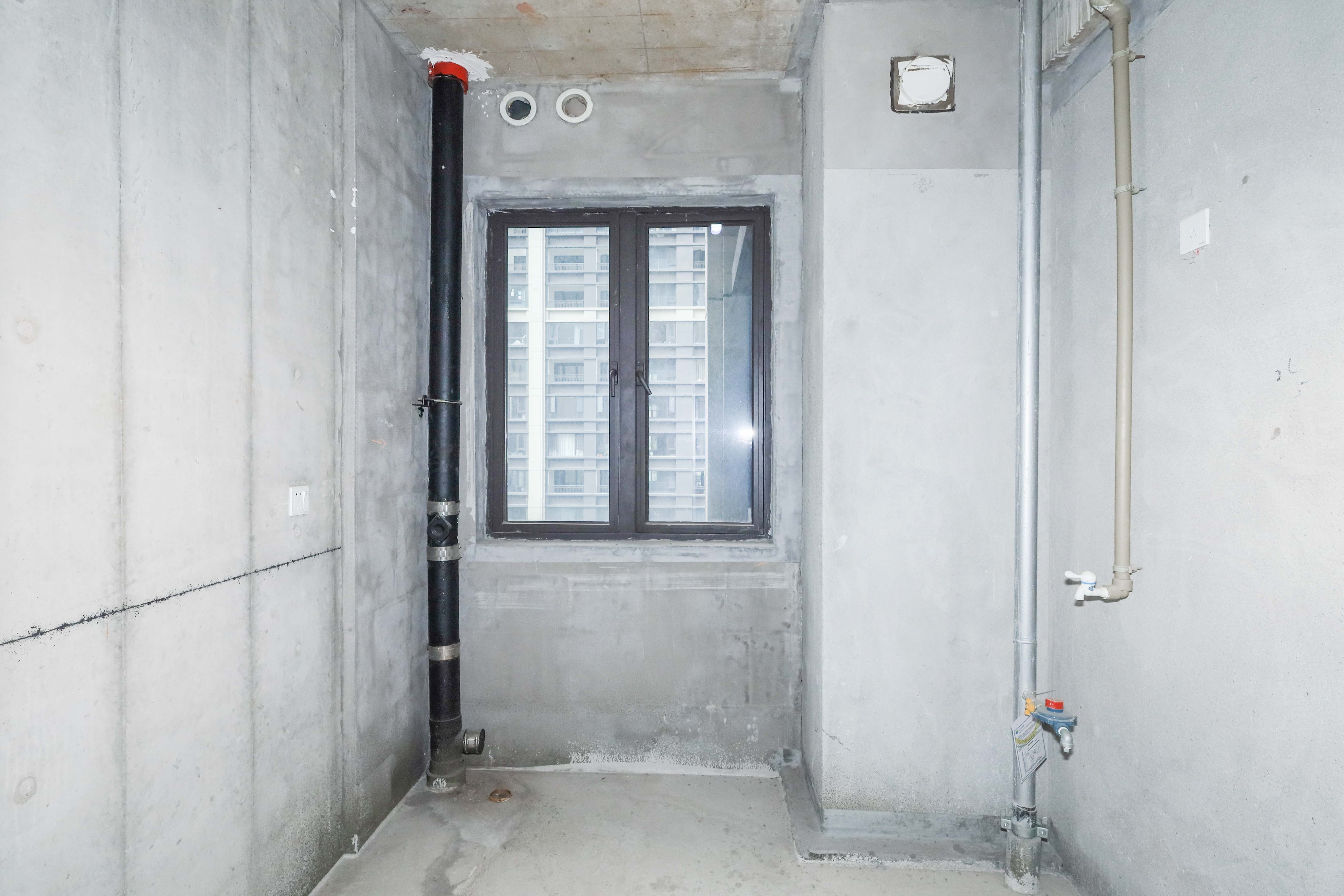 建发央著  4室2厅2卫   210.00万厨房