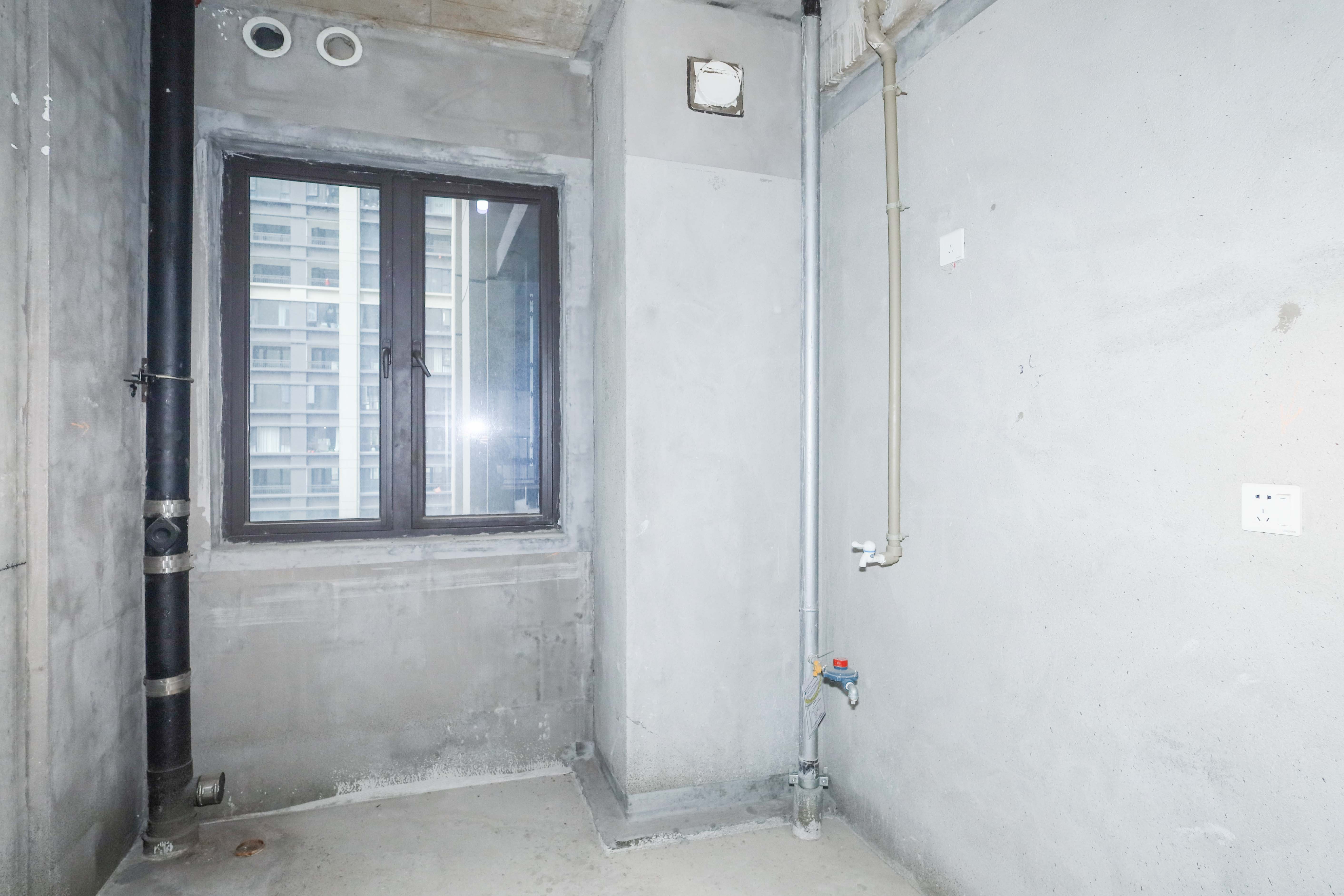 建发央著  4室2厅2卫   210.00万厨房