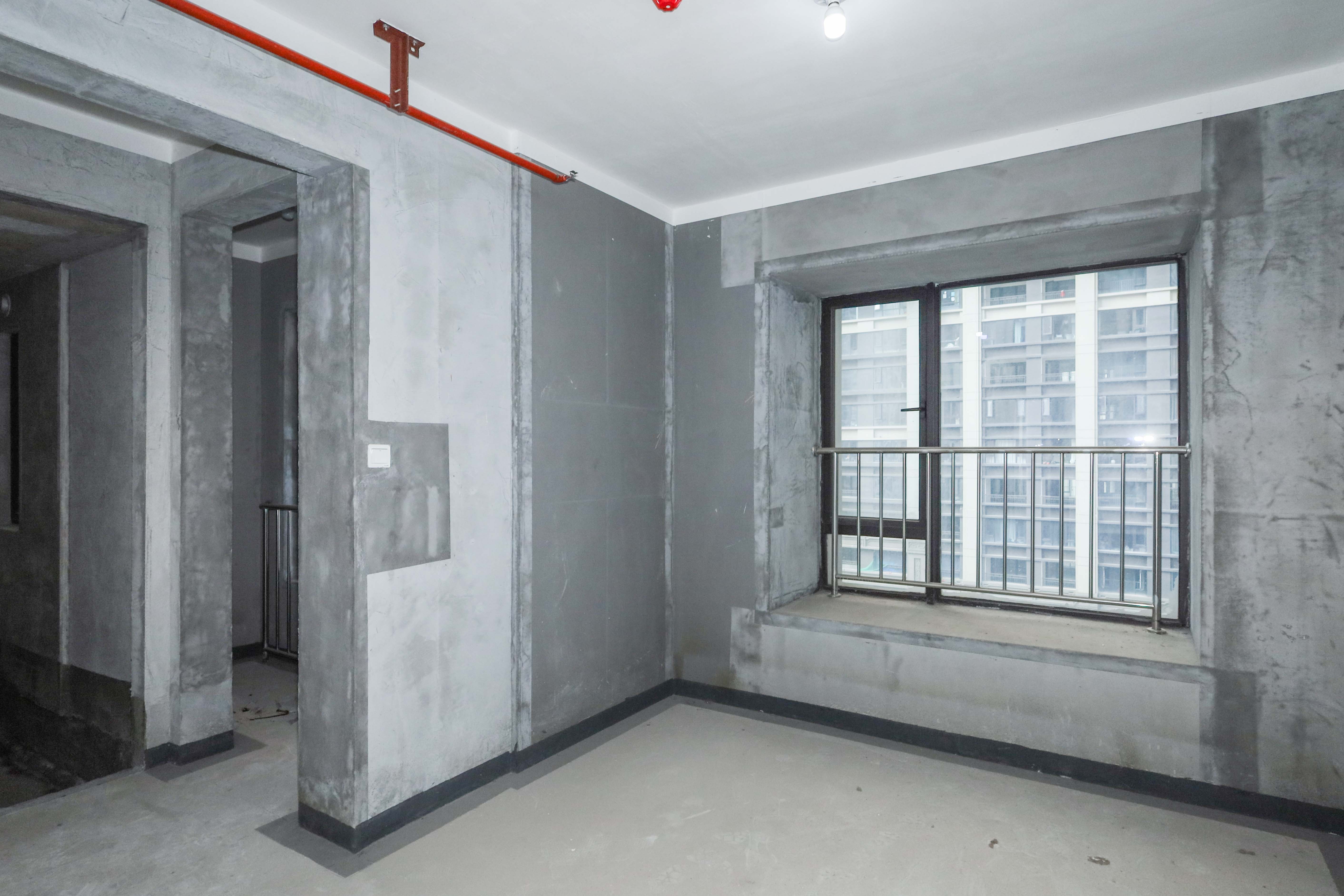 建发央著  4室2厅2卫   210.00万卧室