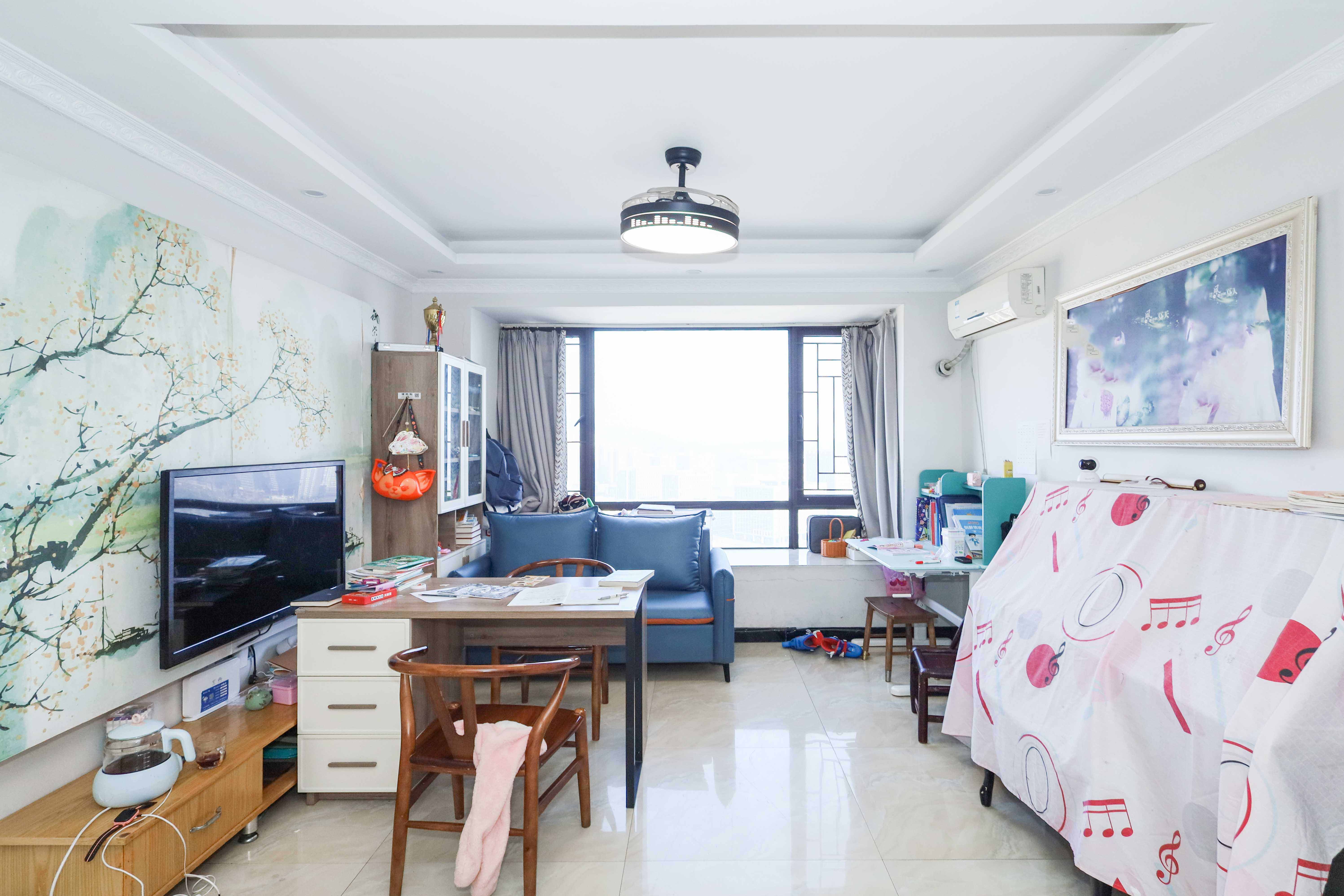 保利麓谷林语E区  3室2厅1卫    79.0万 保利麓谷林语E区  3室2厅1卫    79.0万客厅