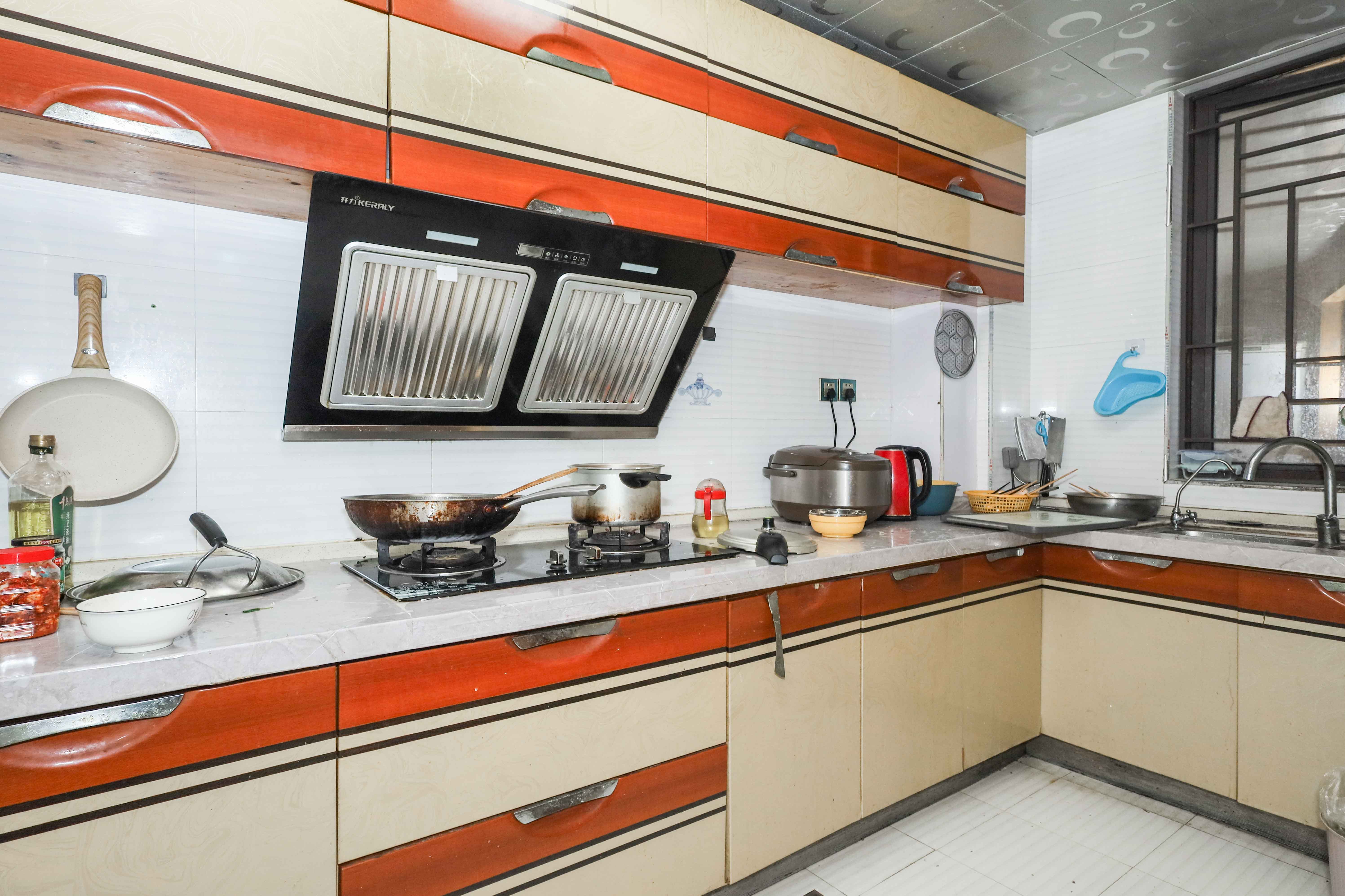 保利麓谷林语E区  3室2厅1卫    79.0万 保利麓谷林语E区  3室2厅1卫    79.0万厨房