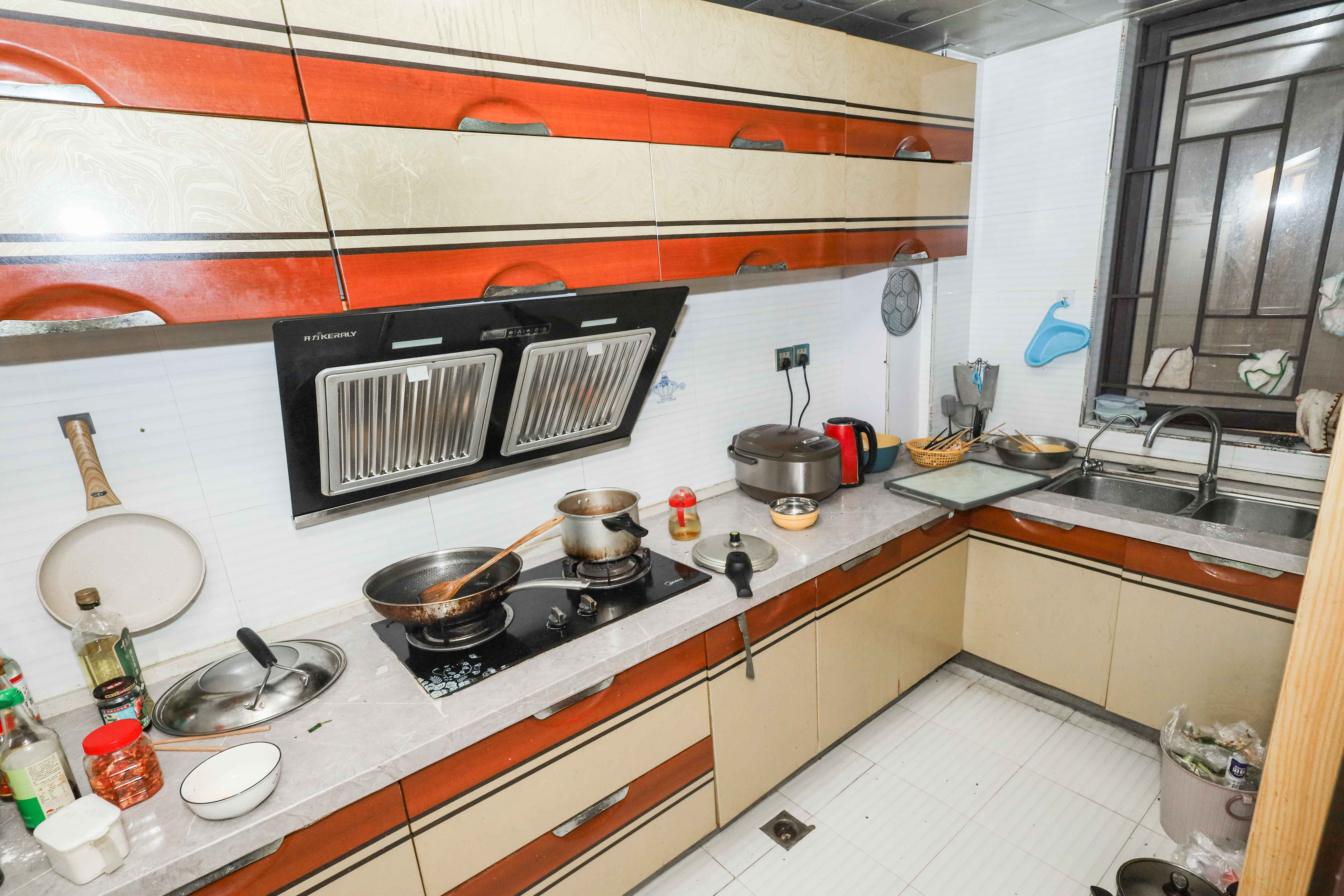 保利麓谷林语E区  3室2厅1卫    79.0万 保利麓谷林语E区  3室2厅1卫    79.0万厨房