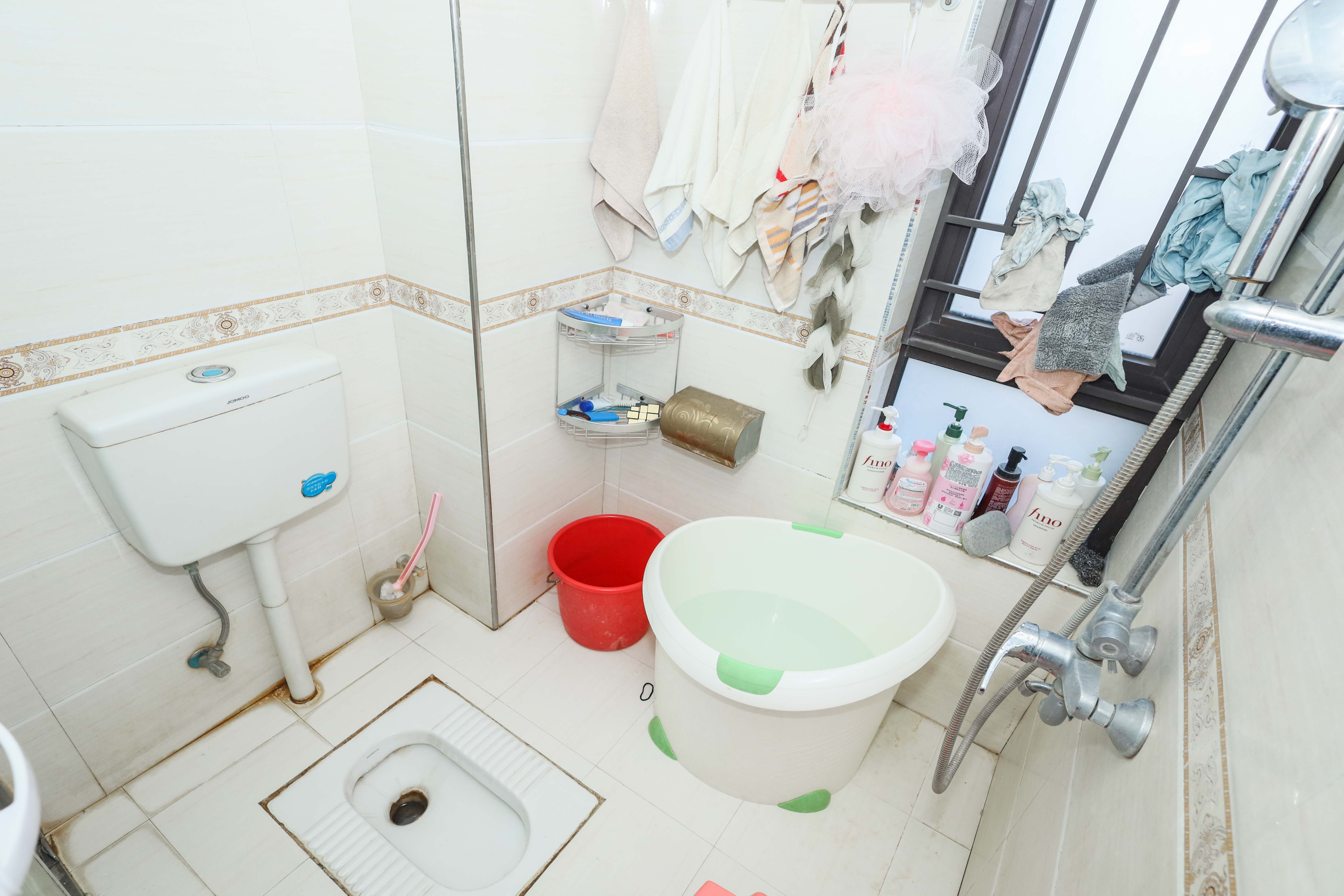 保利麓谷林语E区  3室2厅1卫    79.0万 保利麓谷林语E区  3室2厅1卫    79.0万卫生间