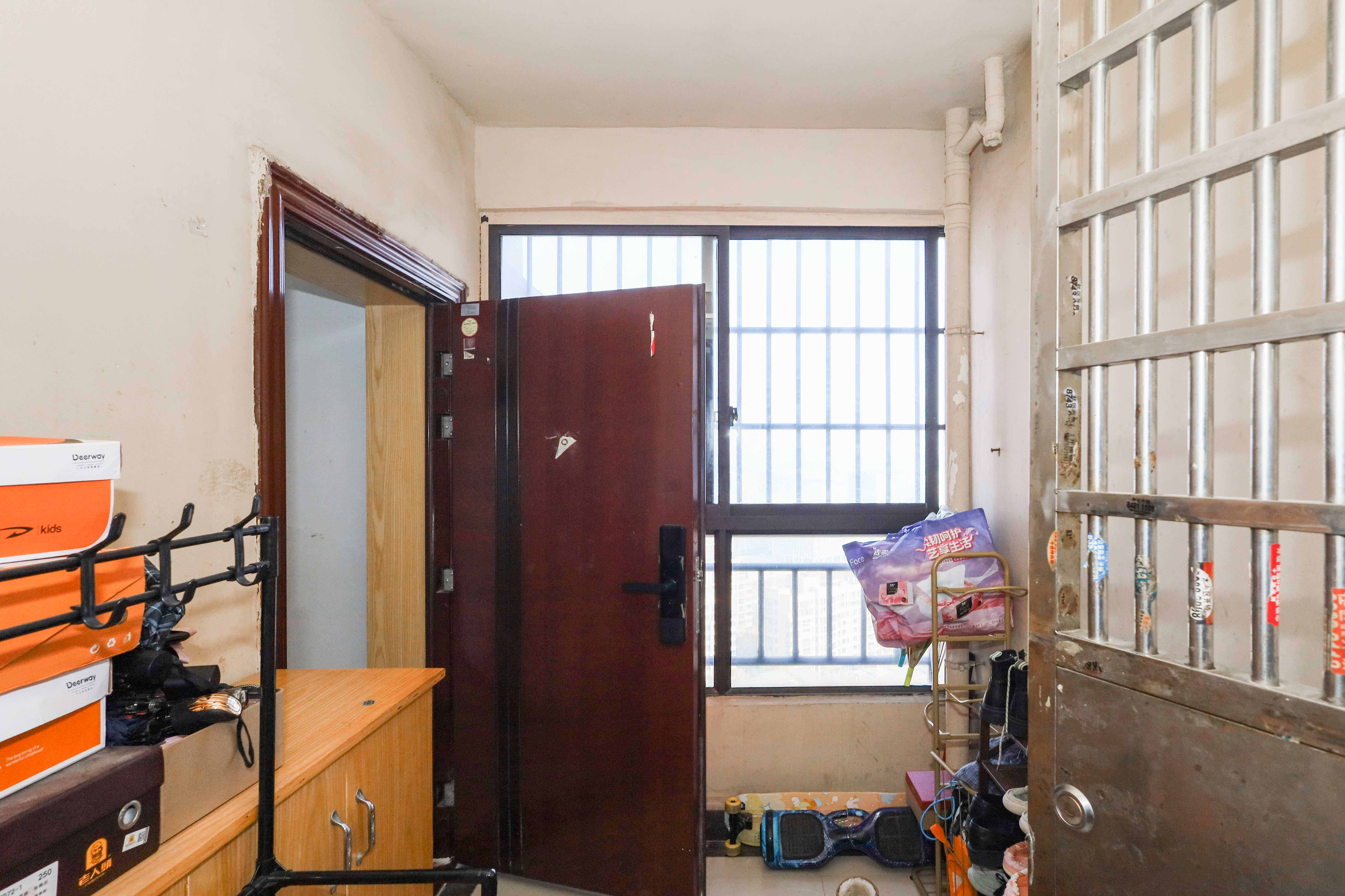 保利麓谷林语E区  3室2厅1卫    79.0万 保利麓谷林语E区  3室2厅1卫    79.0万阳台