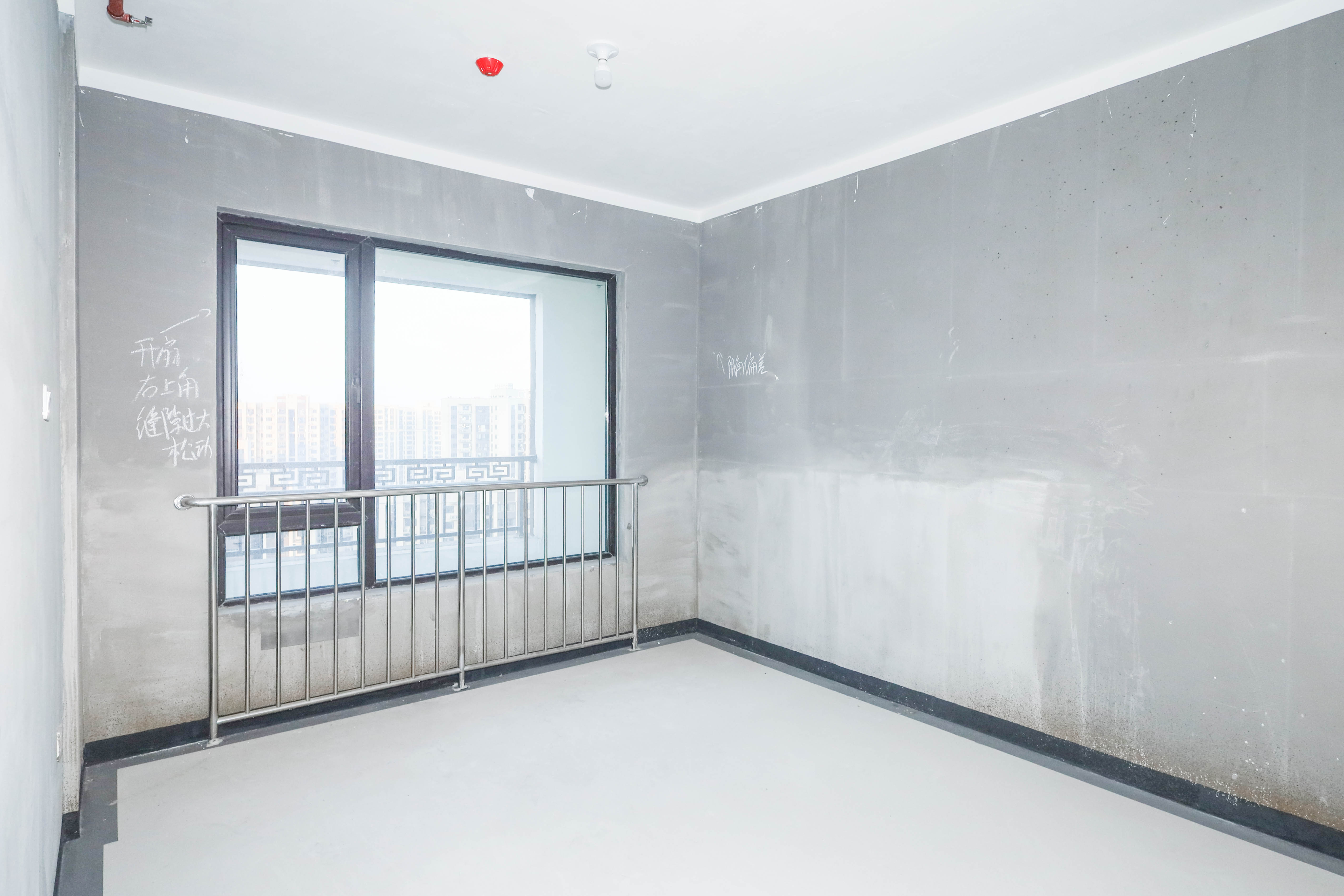 建发央著  4室2厅2卫   318.00万卧室