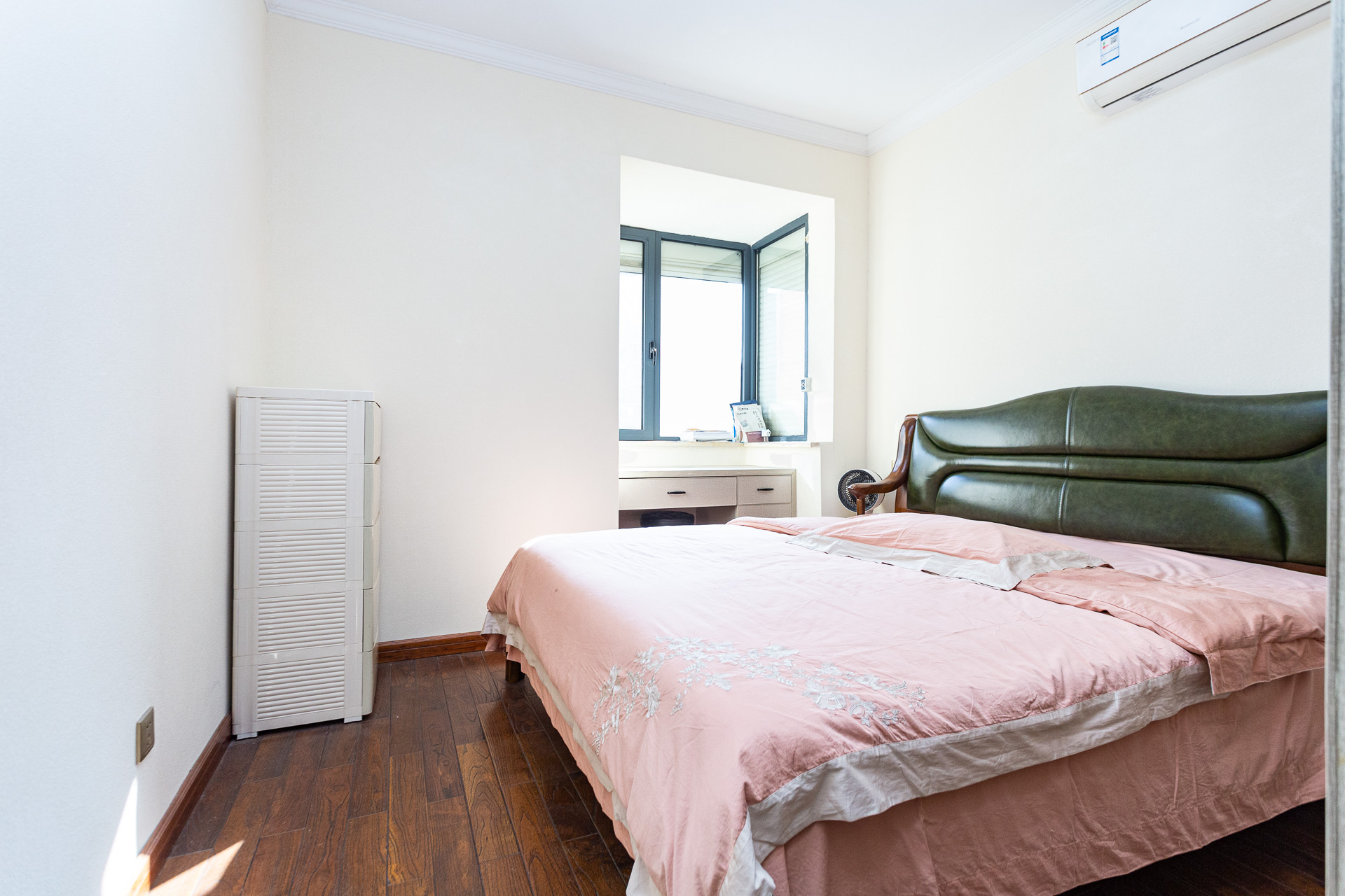 明发国际城 2室2厅1卫 70.0万 明发国际城 2室2厅1卫 70.0万卧室