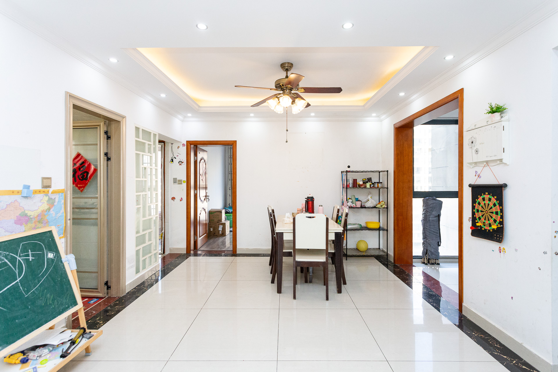 明发国际城  4室2厅2卫    90.0万 明发国际城  4室2厅2卫    90.0万客厅