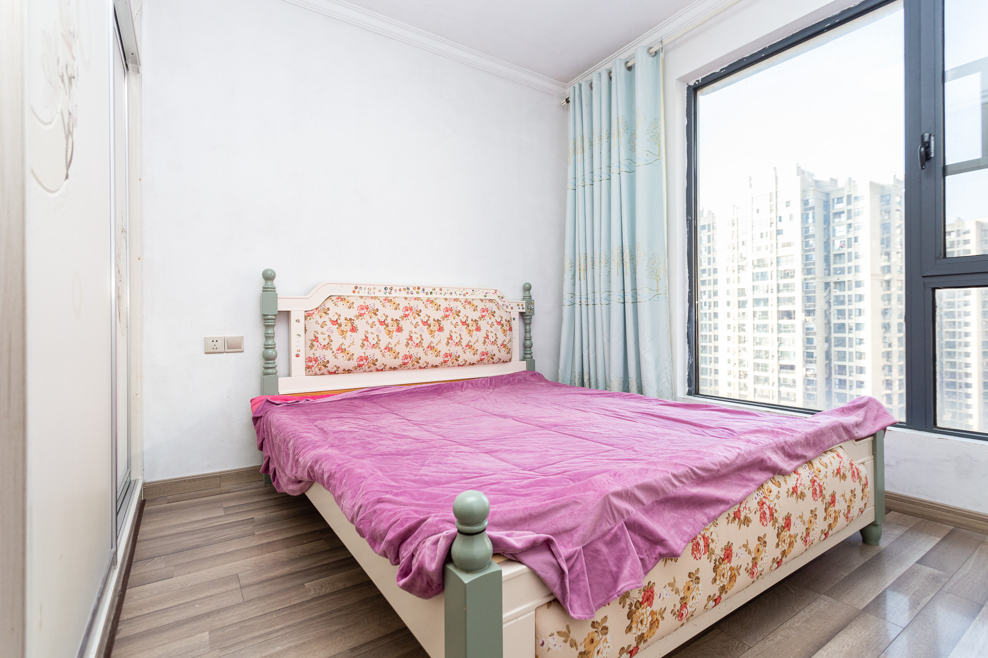 明发国际城  4室2厅2卫    90.0万 明发国际城  4室2厅2卫    90.0万卧室