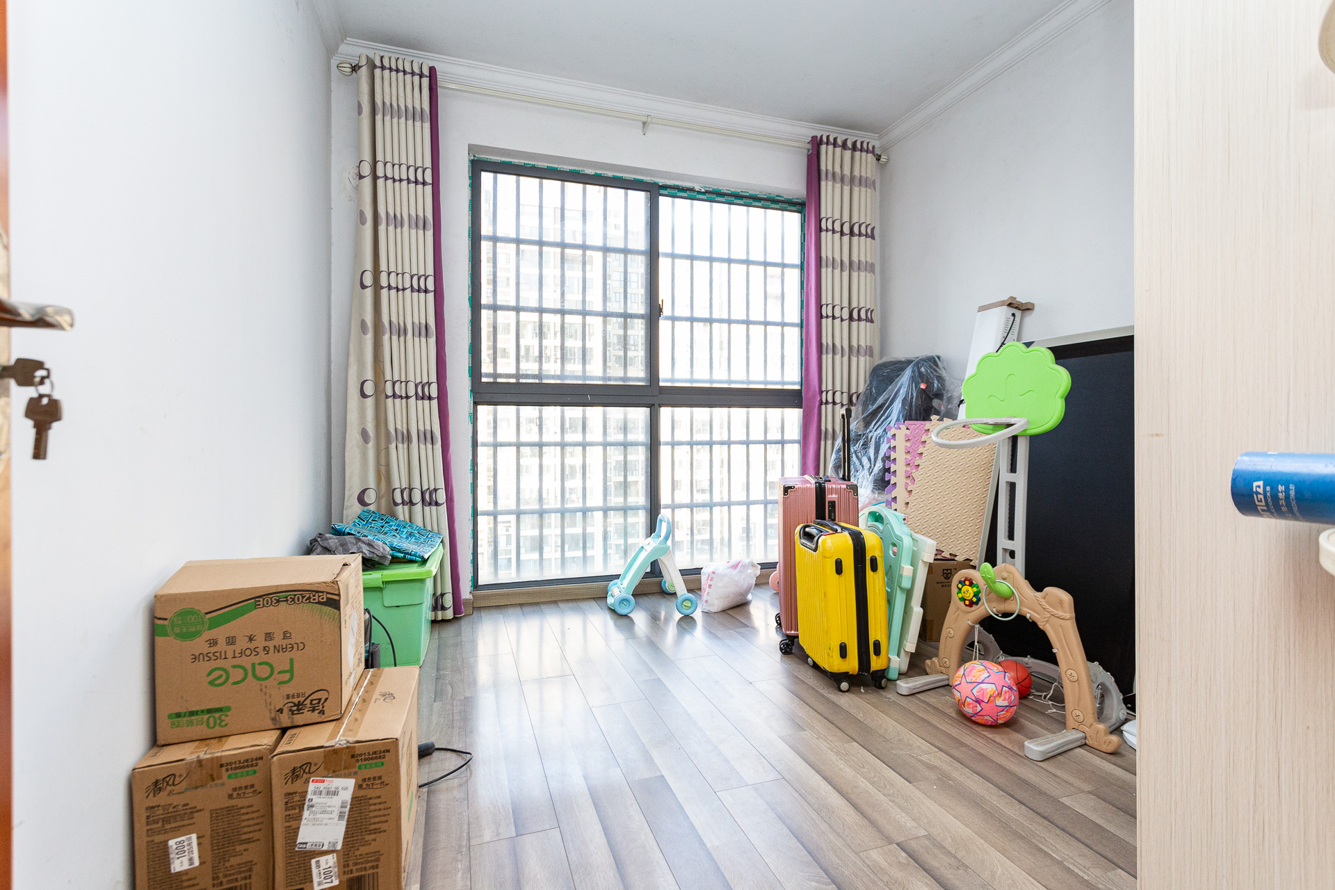 明发国际城  4室2厅2卫    90.0万 明发国际城  4室2厅2卫    90.0万卧室