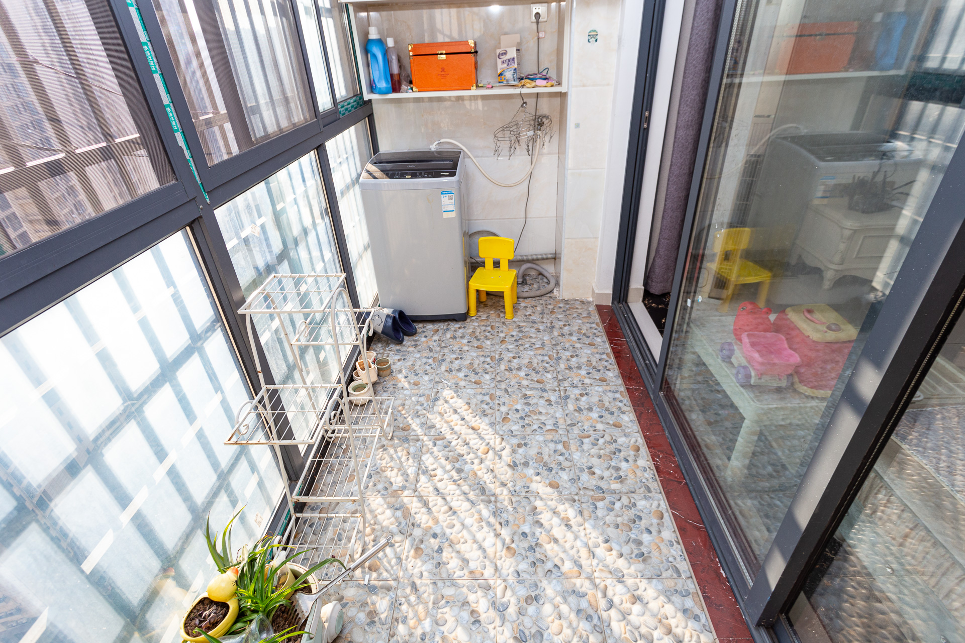 明发国际城  4室2厅2卫    90.0万 明发国际城  4室2厅2卫    90.0万阳台