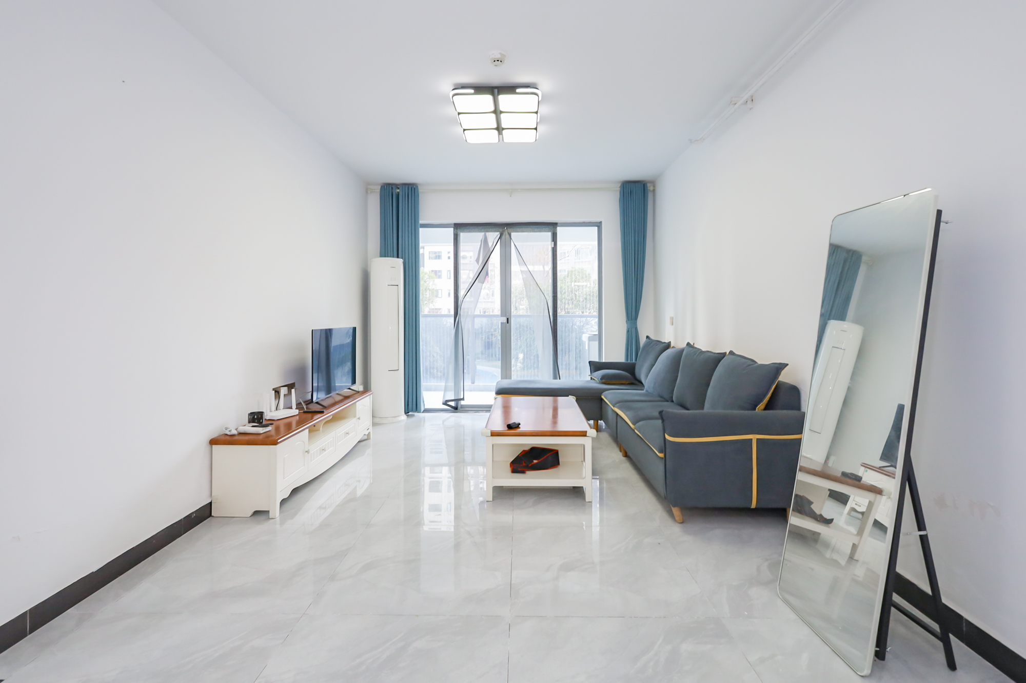 保利天禧D区 3室2厅2卫 120.0万 保利天禧D区 3室2厅2卫 120.0万客厅