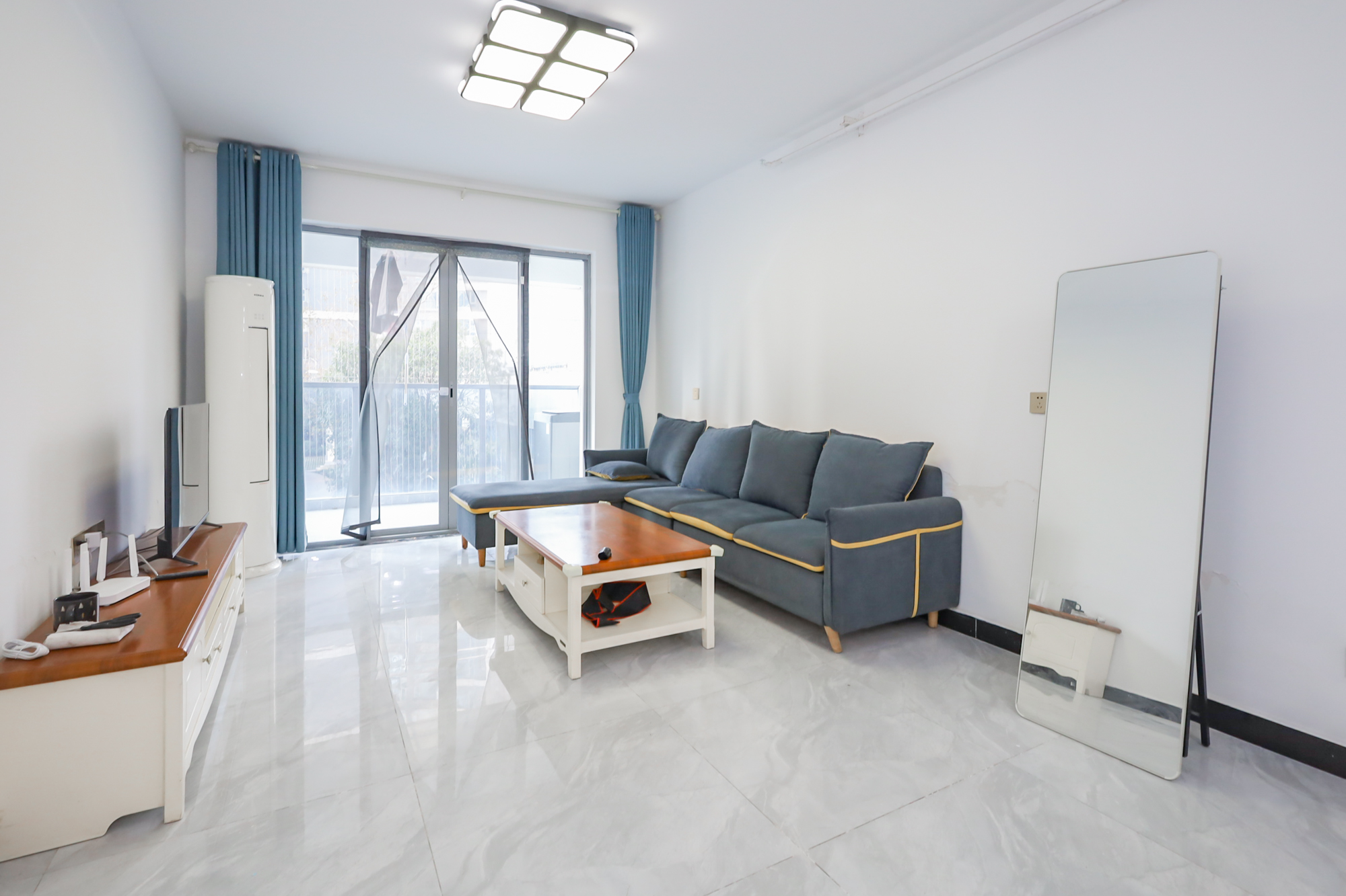 保利天禧D区 3室2厅2卫 120.0万 保利天禧D区 3室2厅2卫 120.0万客厅