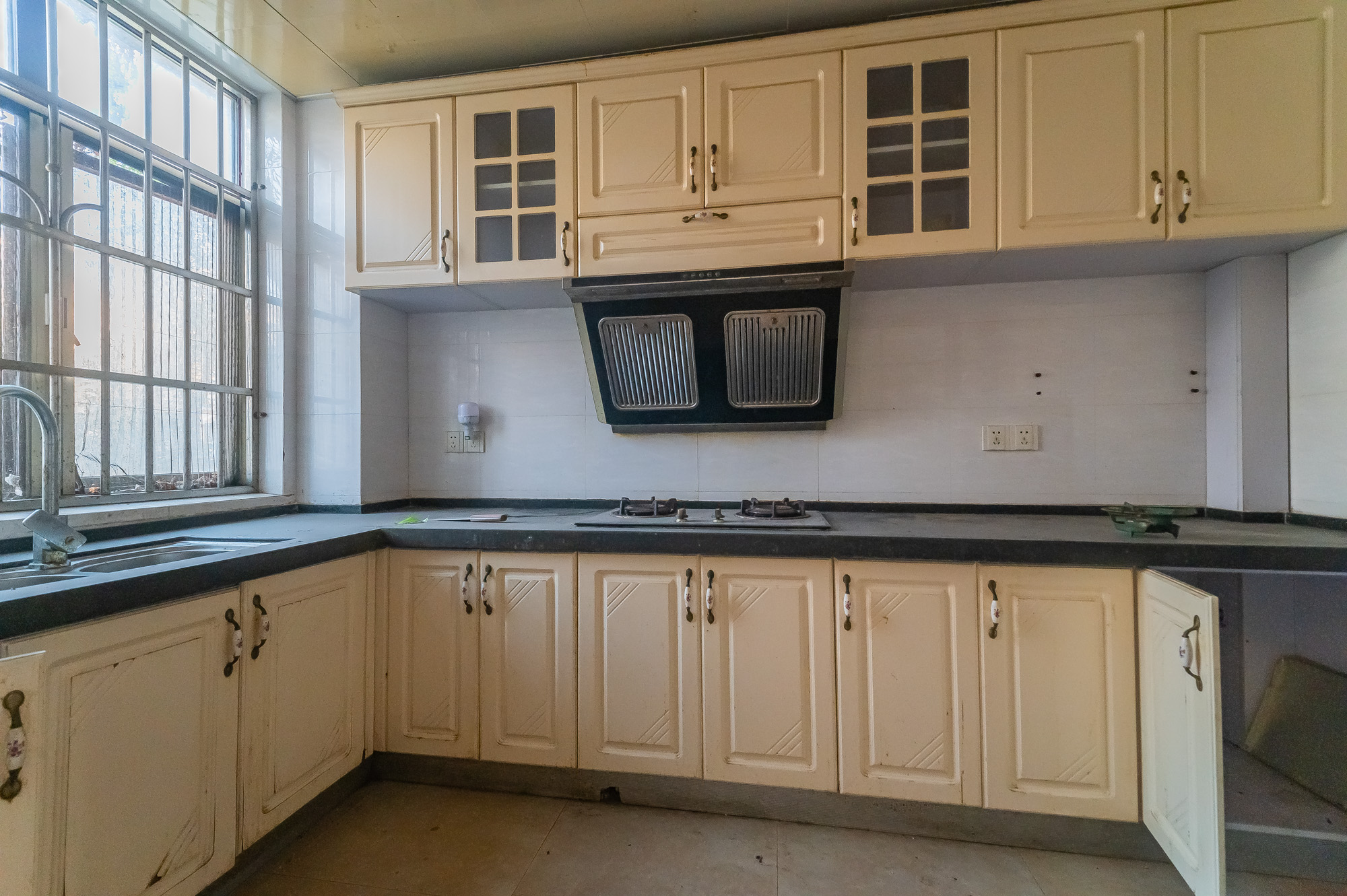 鹏基诺亚山林 3室2厅1卫 120.0万 鹏基诺亚山林 3室2厅1卫 120.0万厨房