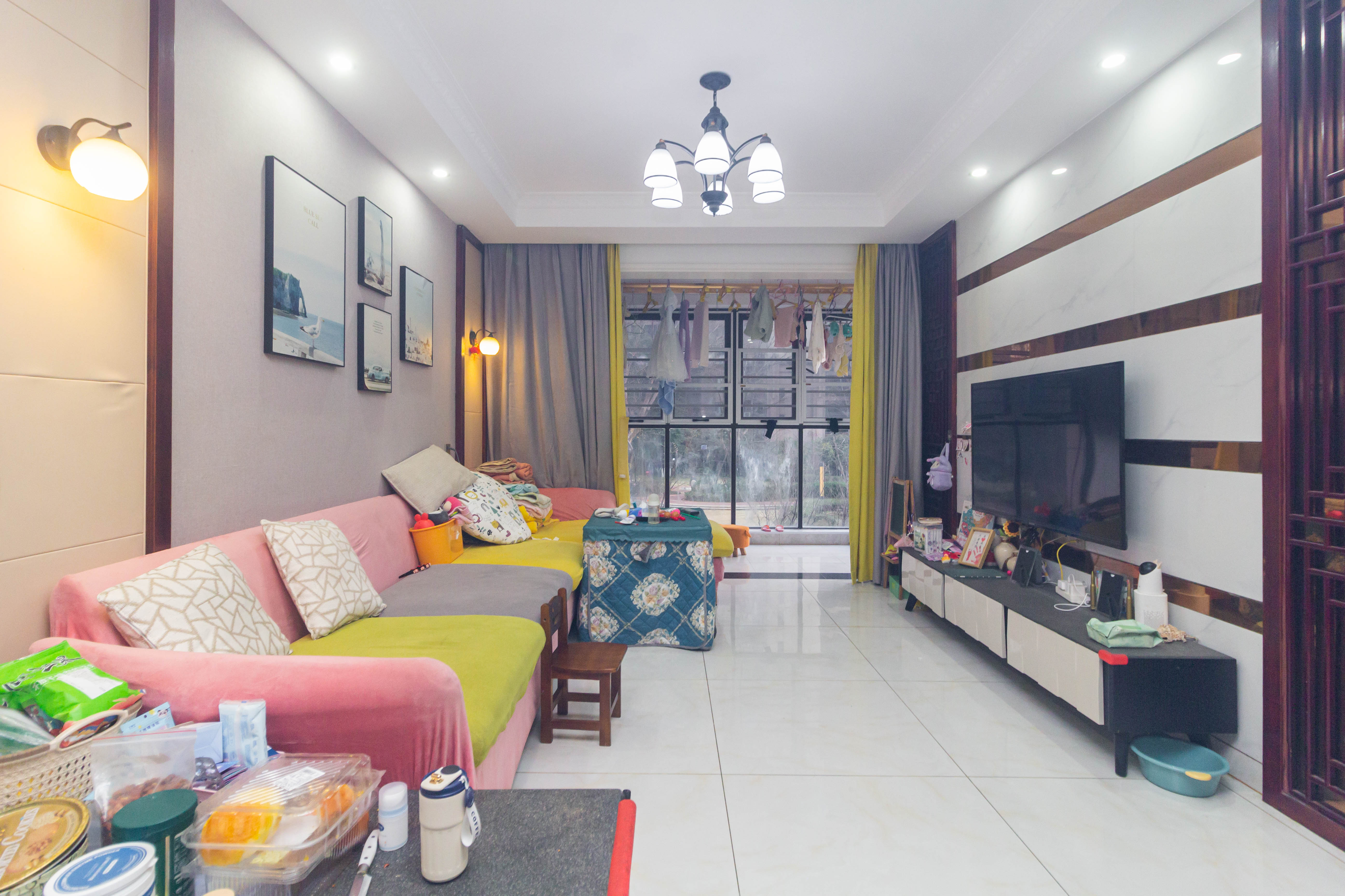 芙蓉万国城MOMA(卓越汇富苑) 3室2厅2卫 99.0万 芙蓉万国城MOMA(卓越汇富苑) 3室2厅2卫 99.0万客厅