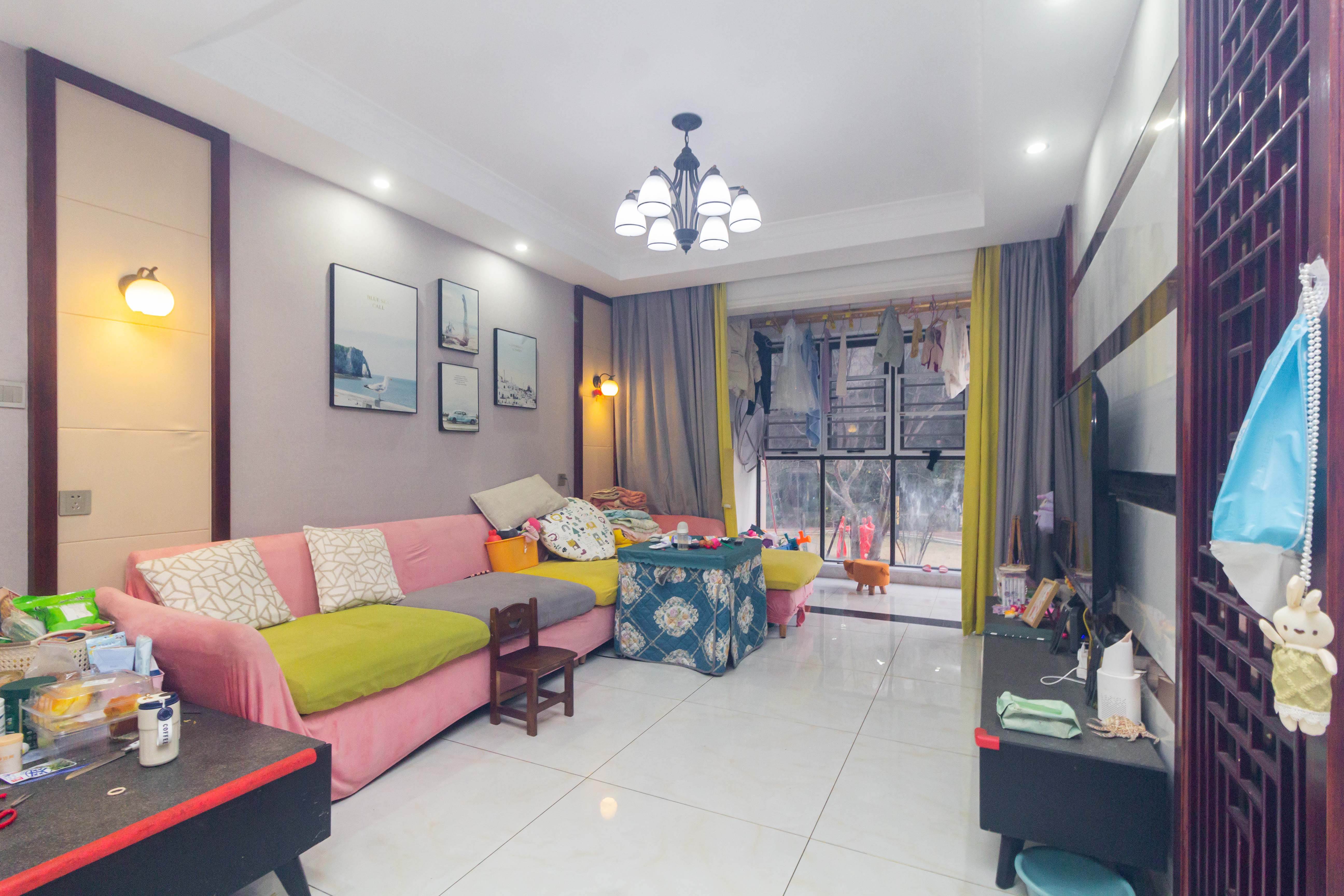 芙蓉万国城MOMA(卓越汇富苑) 3室2厅2卫 99.0万 芙蓉万国城MOMA(卓越汇富苑) 3室2厅2卫 99.0万客厅